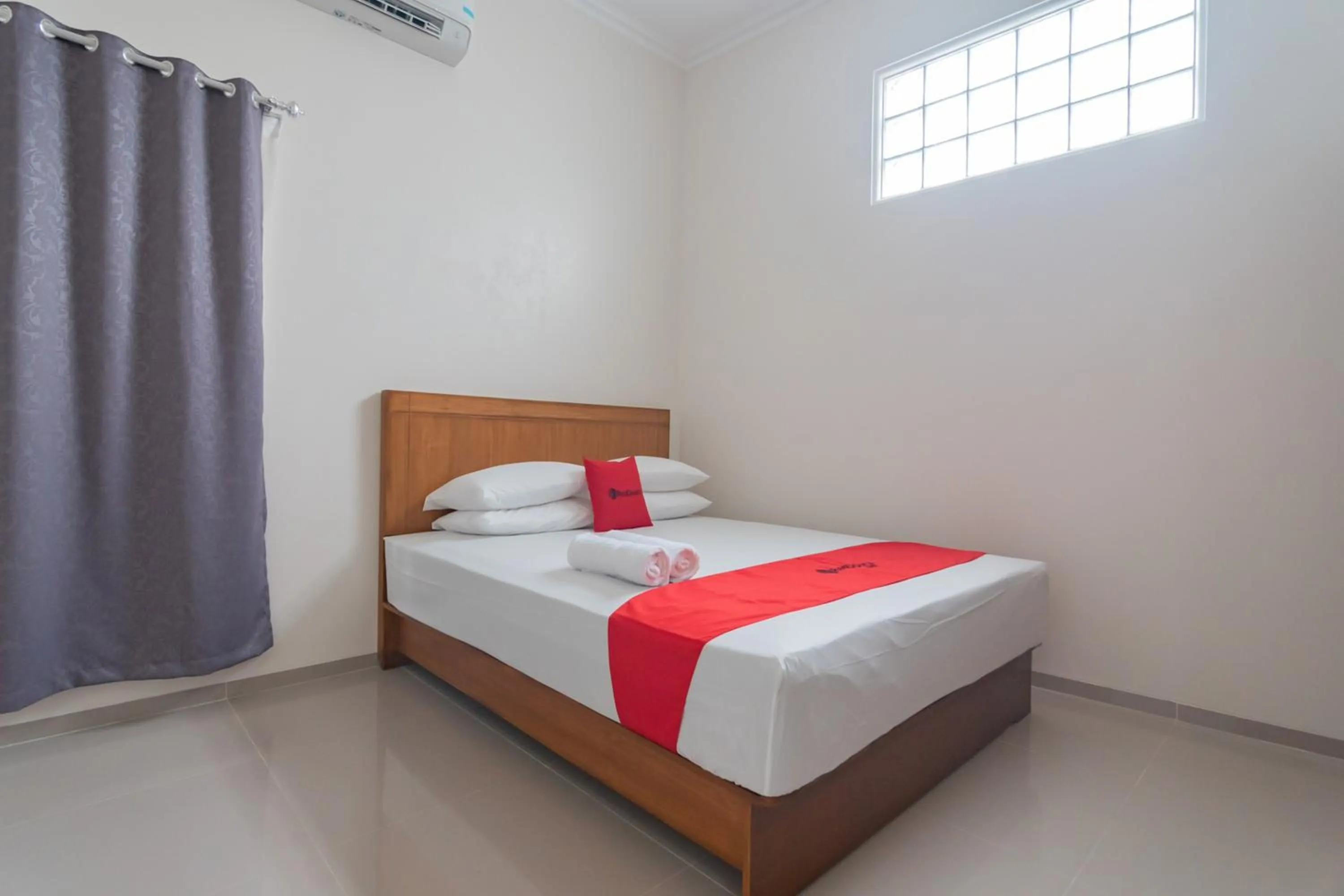 Bed in RedDoorz Syariah Plus @ Perintis Guesthouse Tasikmalaya