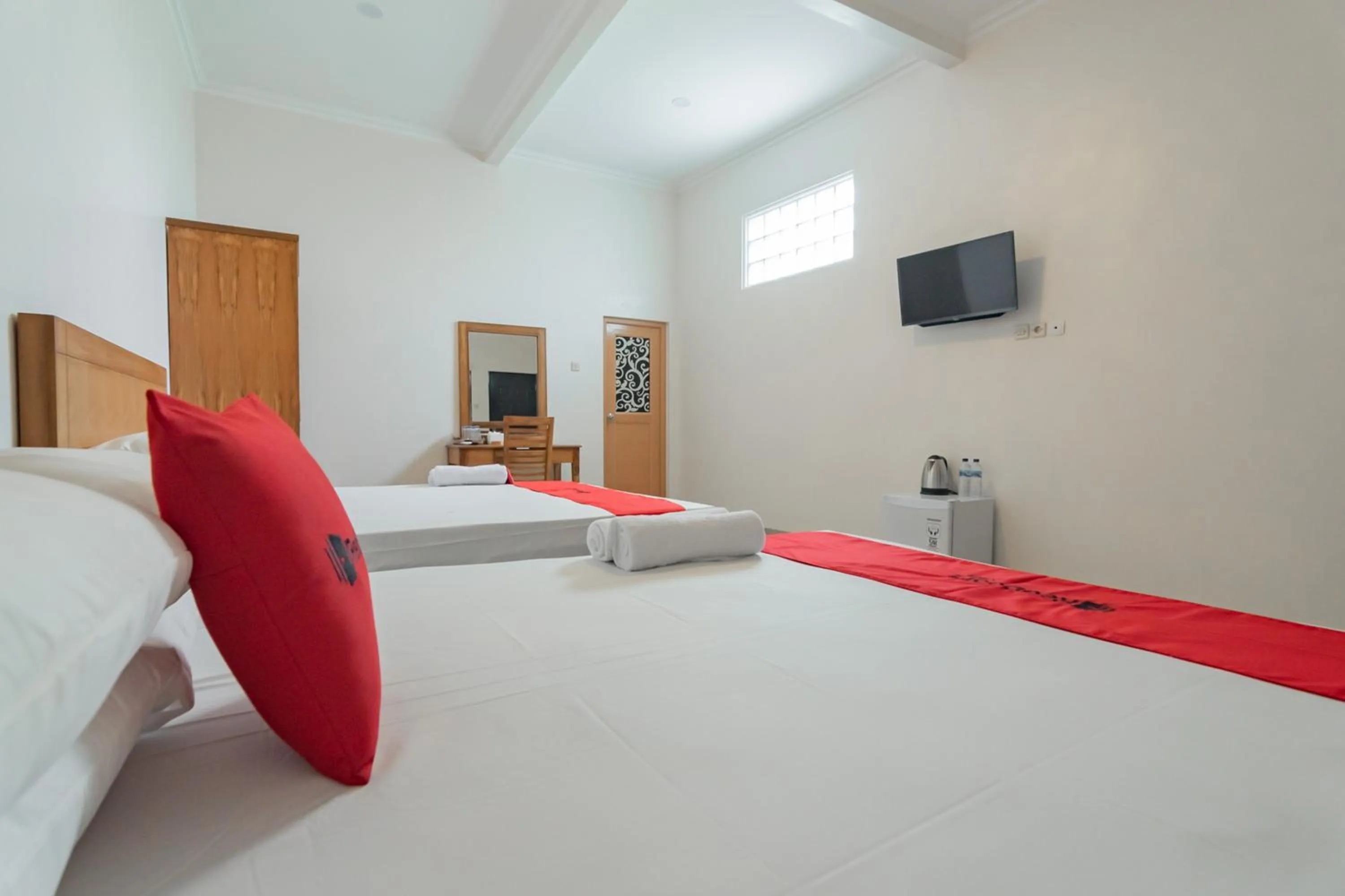 Bed in RedDoorz Syariah Plus @ Perintis Guesthouse Tasikmalaya