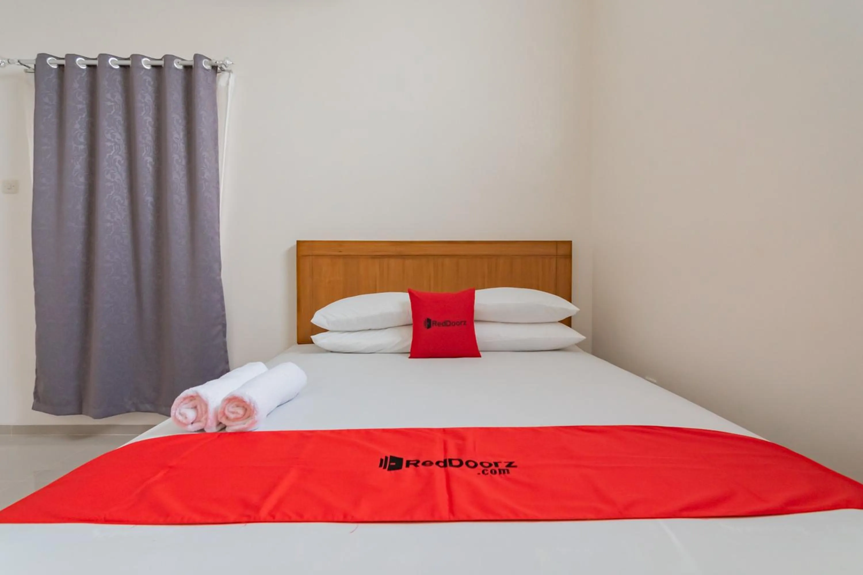 Bed in RedDoorz Syariah Plus @ Perintis Guesthouse Tasikmalaya