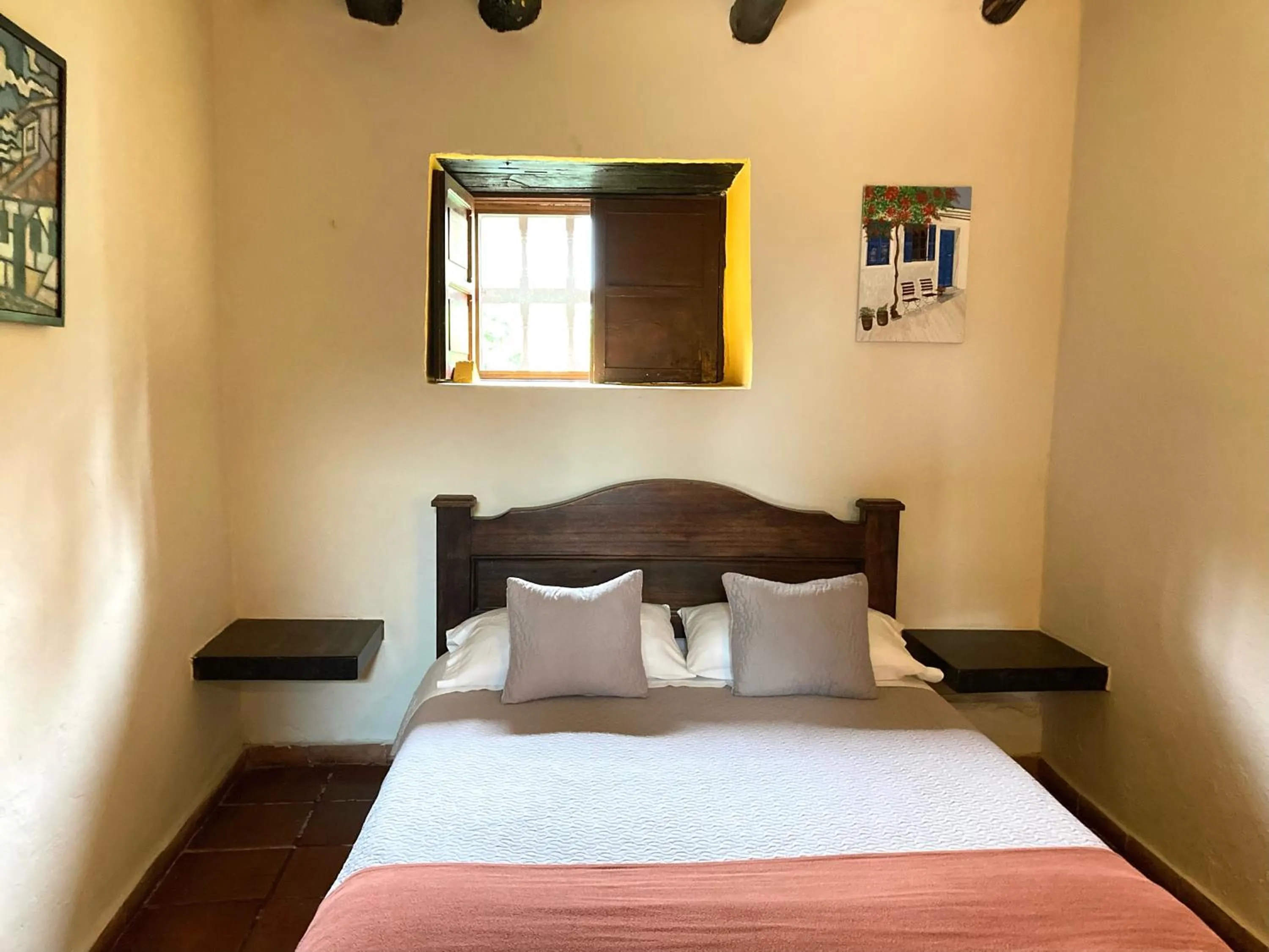 Bedroom, Bed in Bombon Hotel