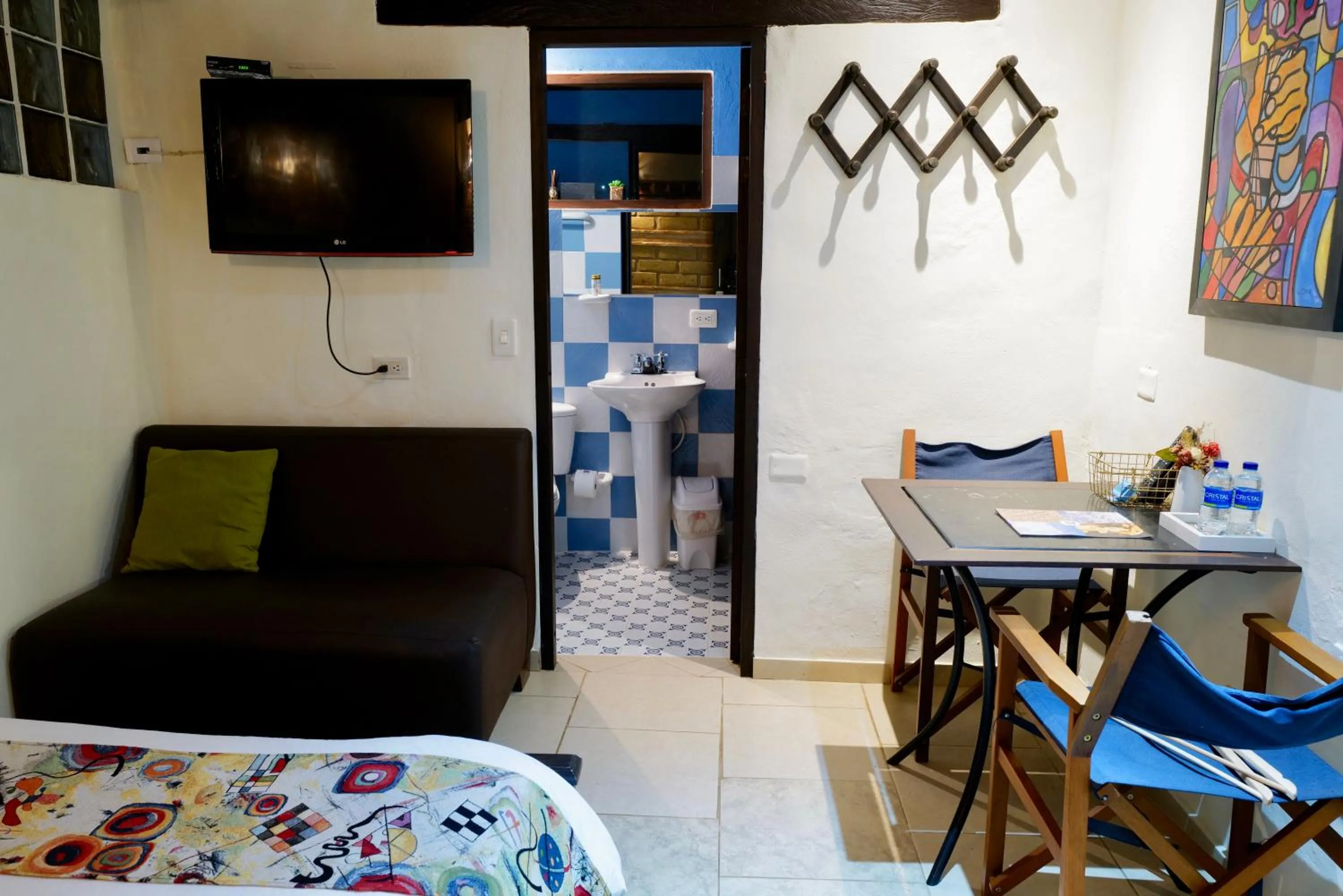 Text overlay in Bombon Hotel