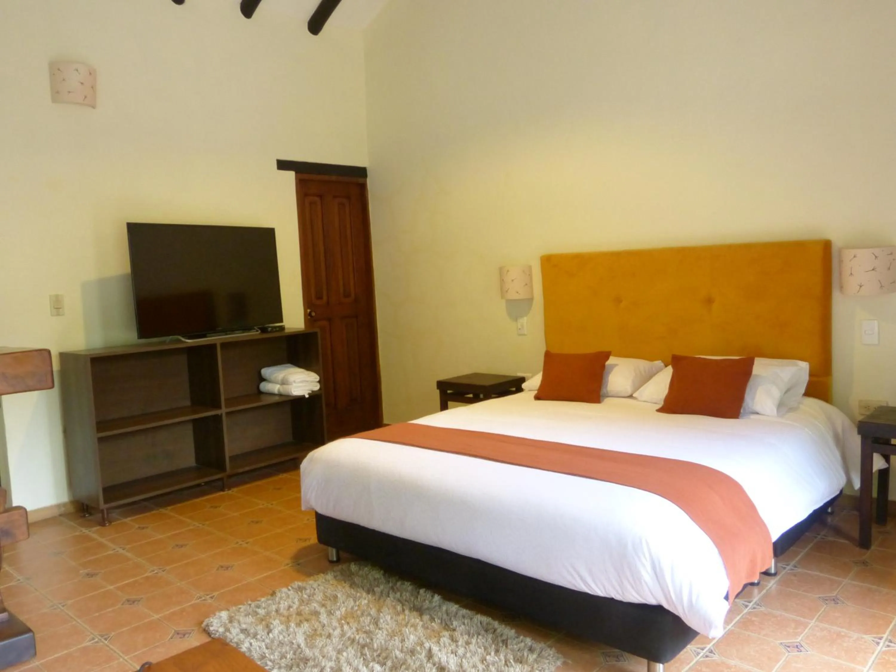 Photo of the whole room, Bed in Bombon Hotel