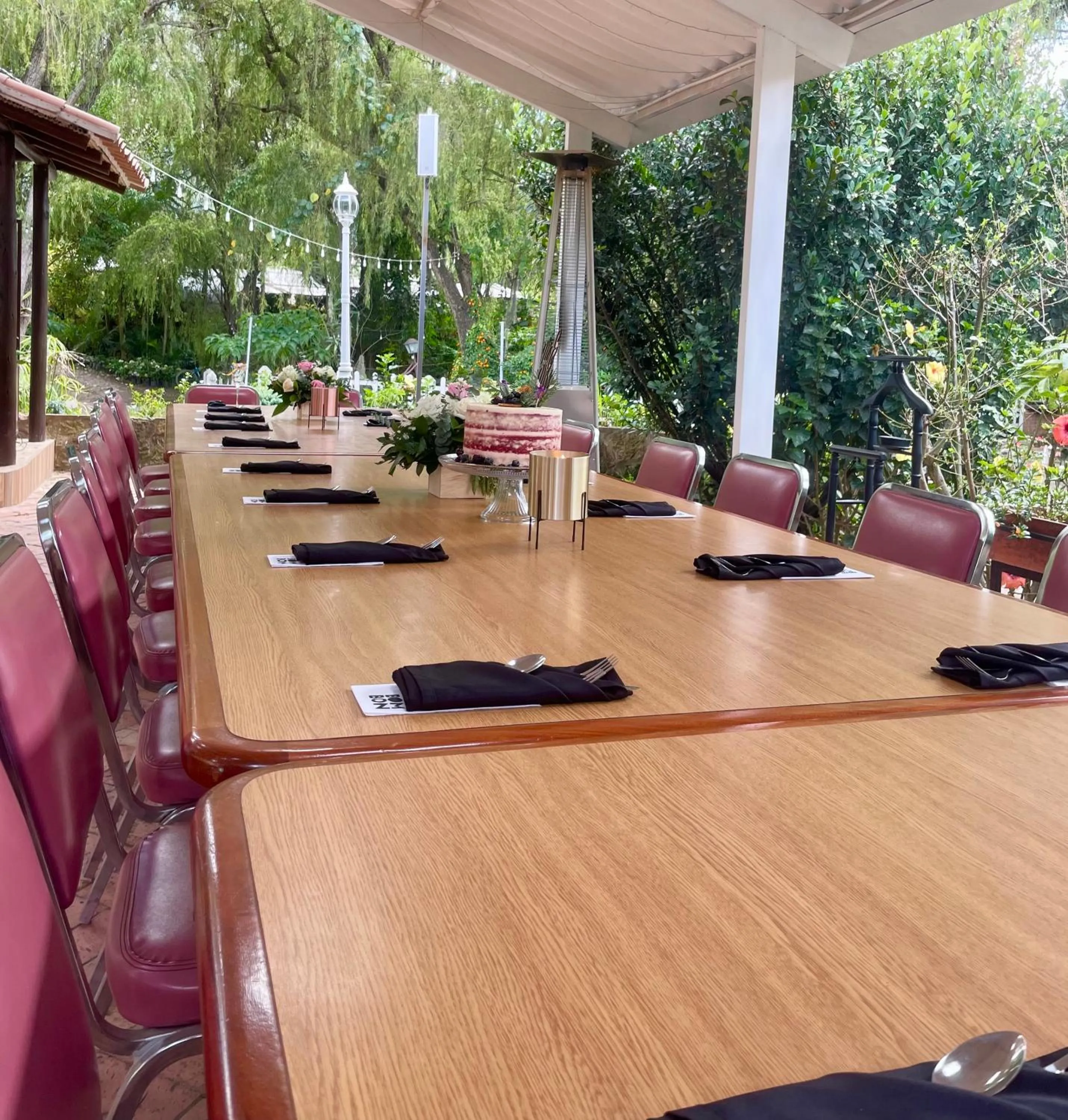 Restaurant/places to eat in Bombon Hotel