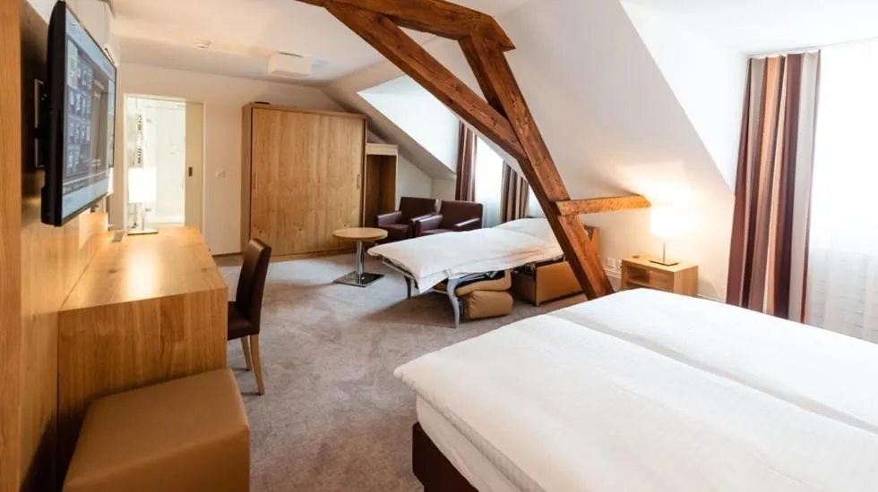 Photo of the whole room, Bed in Central City Hotel Rochat