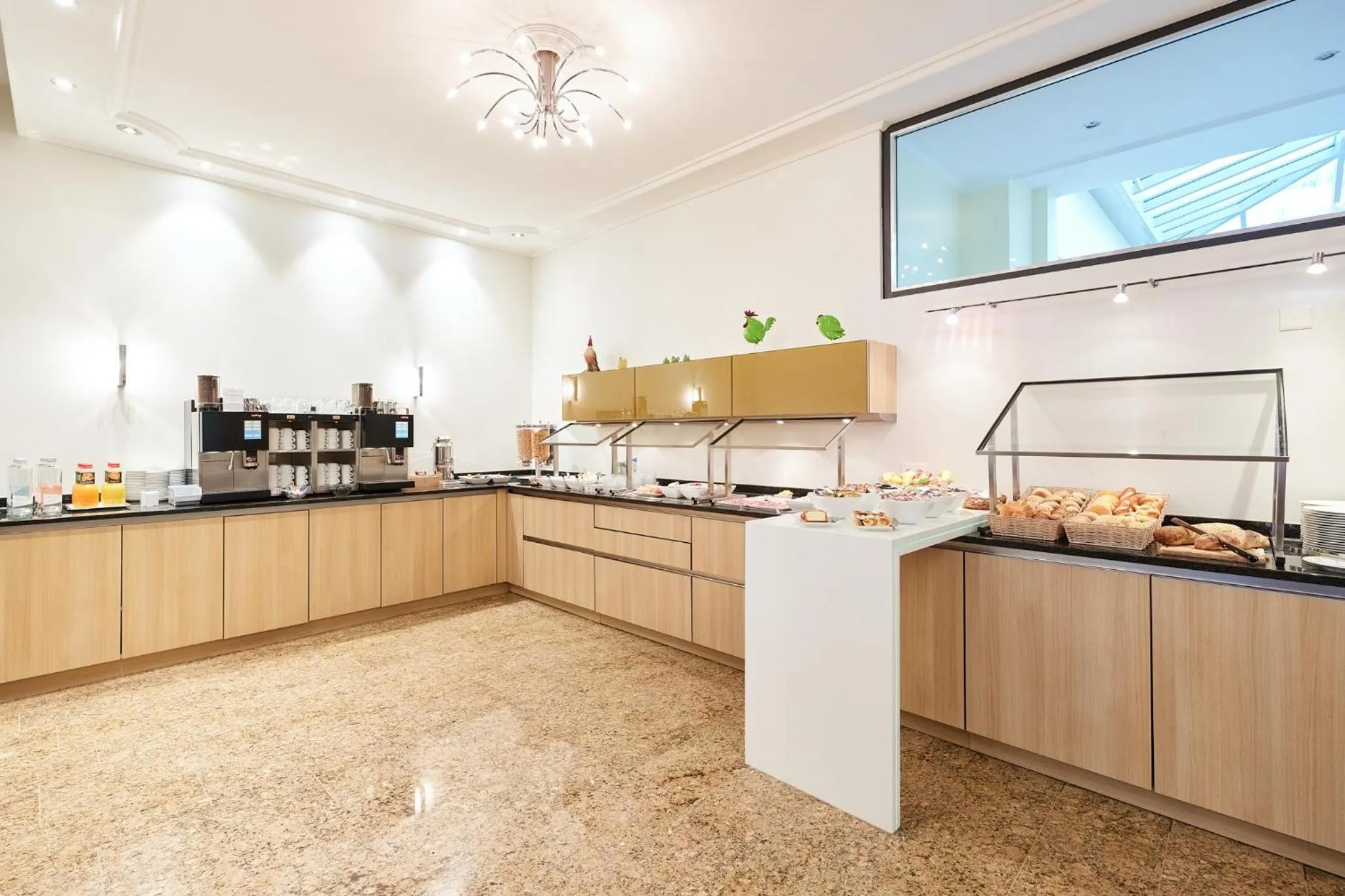 Breakfast in Central City Hotel Rochat