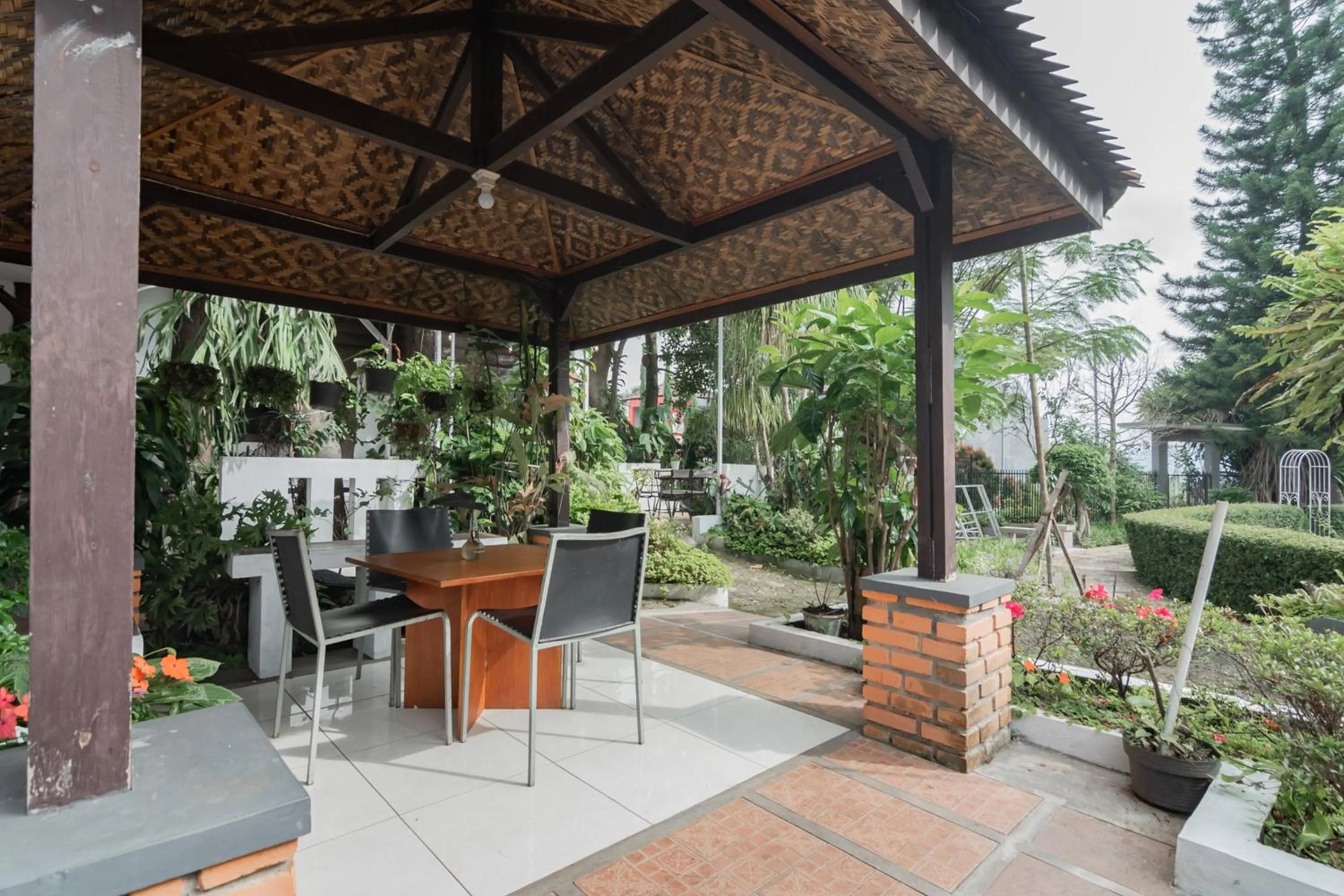 Patio in Lembur Kiwari Setra Duta Mitra RedDoorz