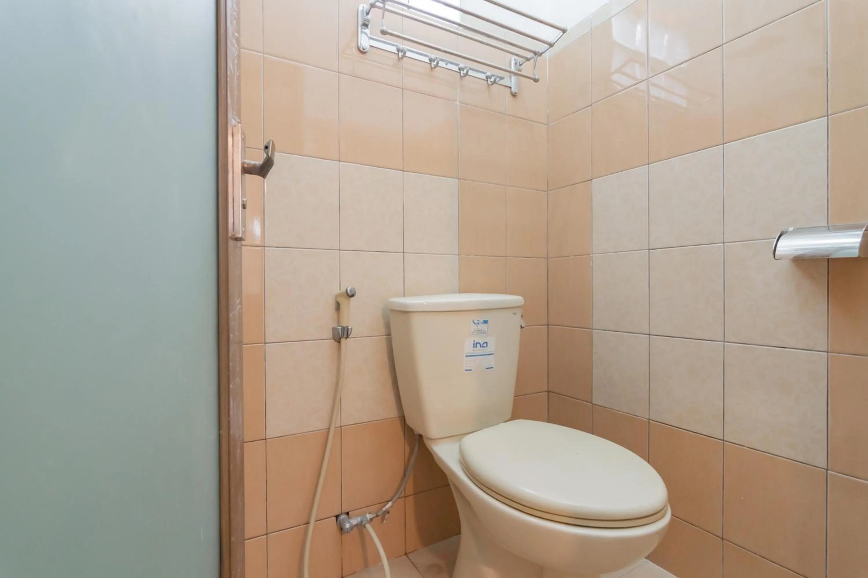 Toilet in Lembur Kiwari Setra Duta Mitra RedDoorz