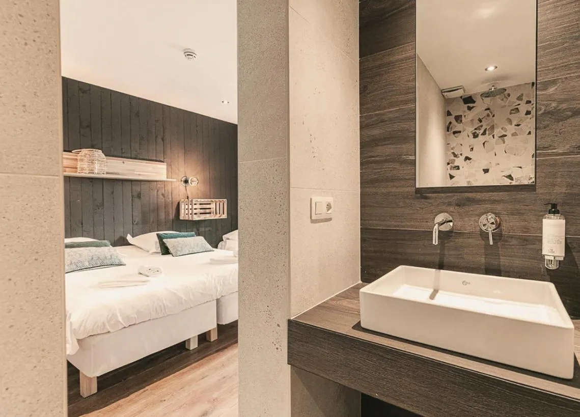 Bathroom, Bed in Domaine Sur Les Sarts