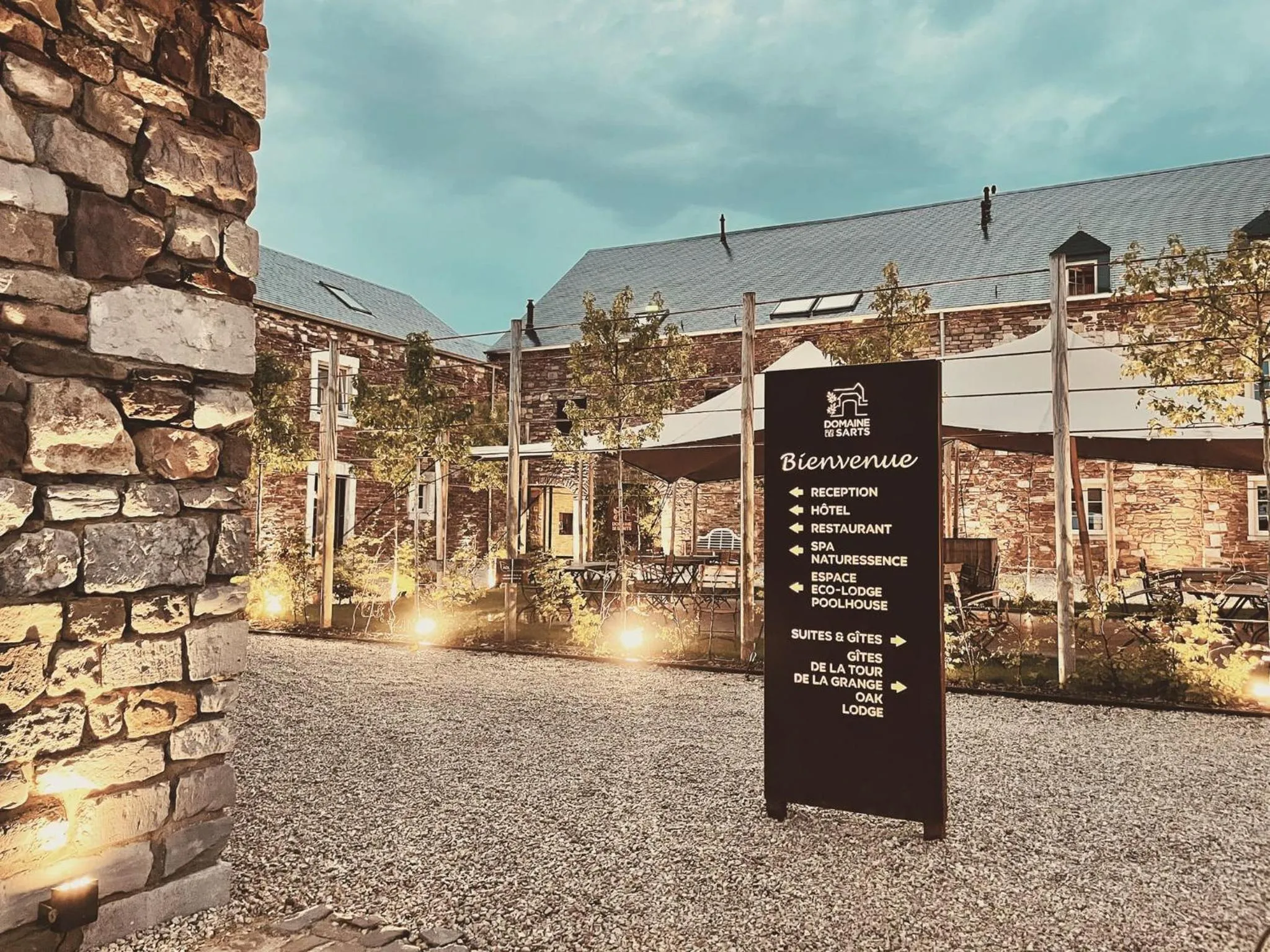 Inner courtyard view in Domaine Sur Les Sarts
