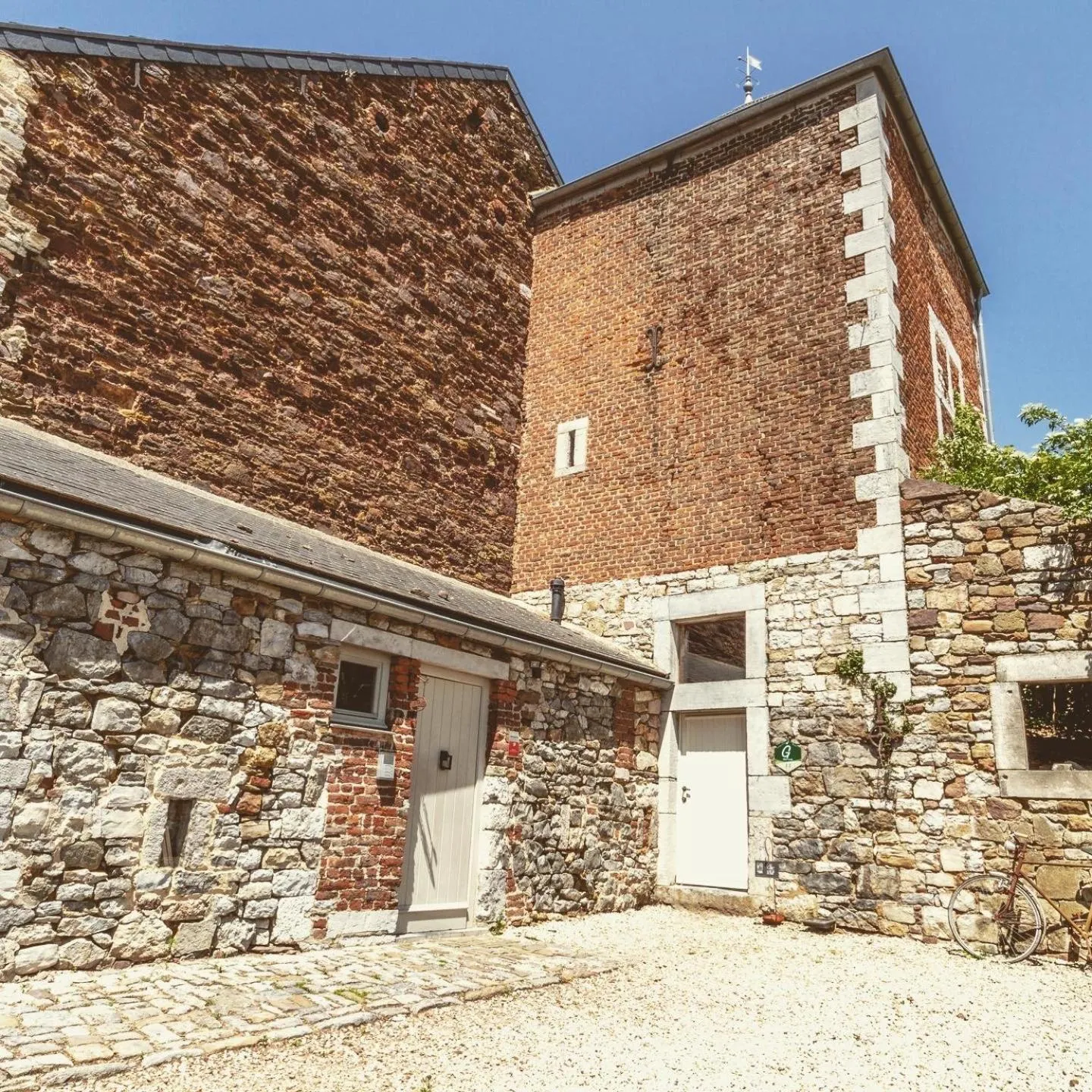 Facade/entrance in Domaine Sur Les Sarts