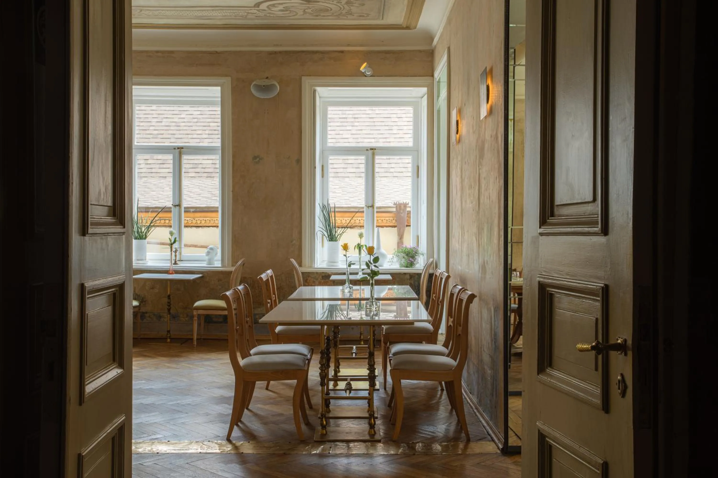 Restaurant/places to eat in Unfound Door - Design Hotel