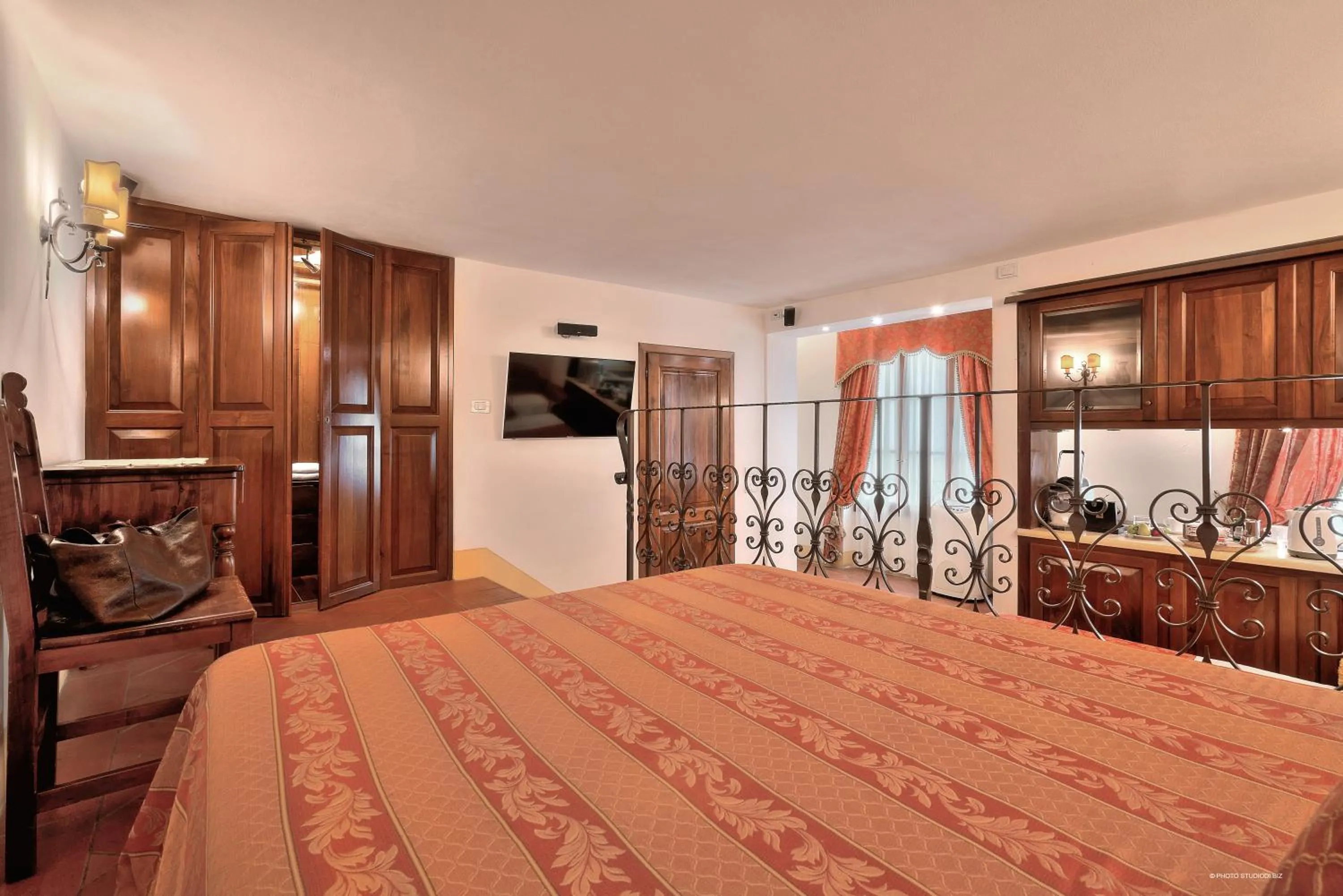 Photo of the whole room, Bed in First of Florence