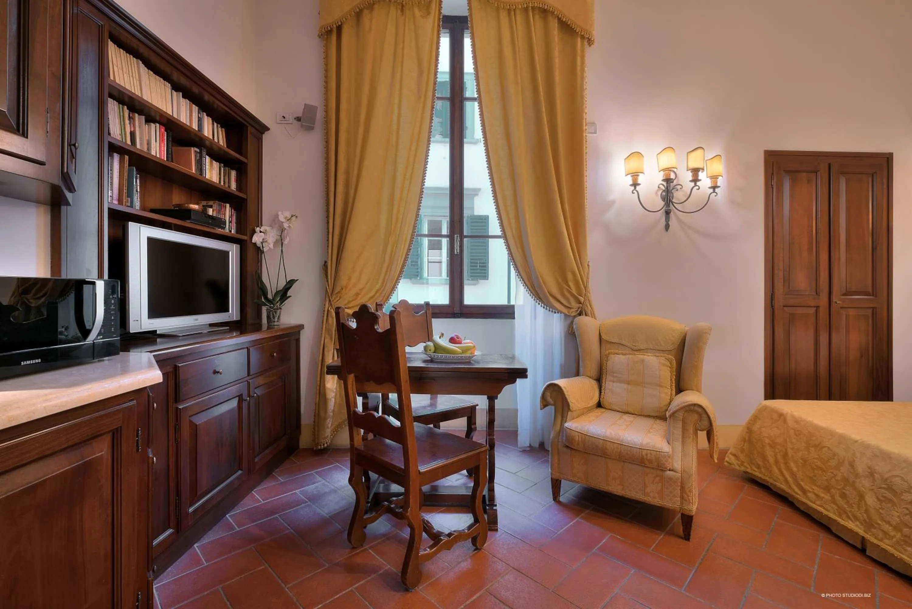 Living room, Bed in First of Florence