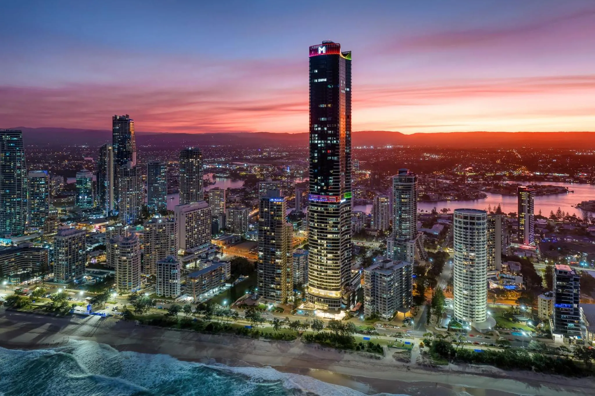 Property building in Meriton Suites Surfers Paradise