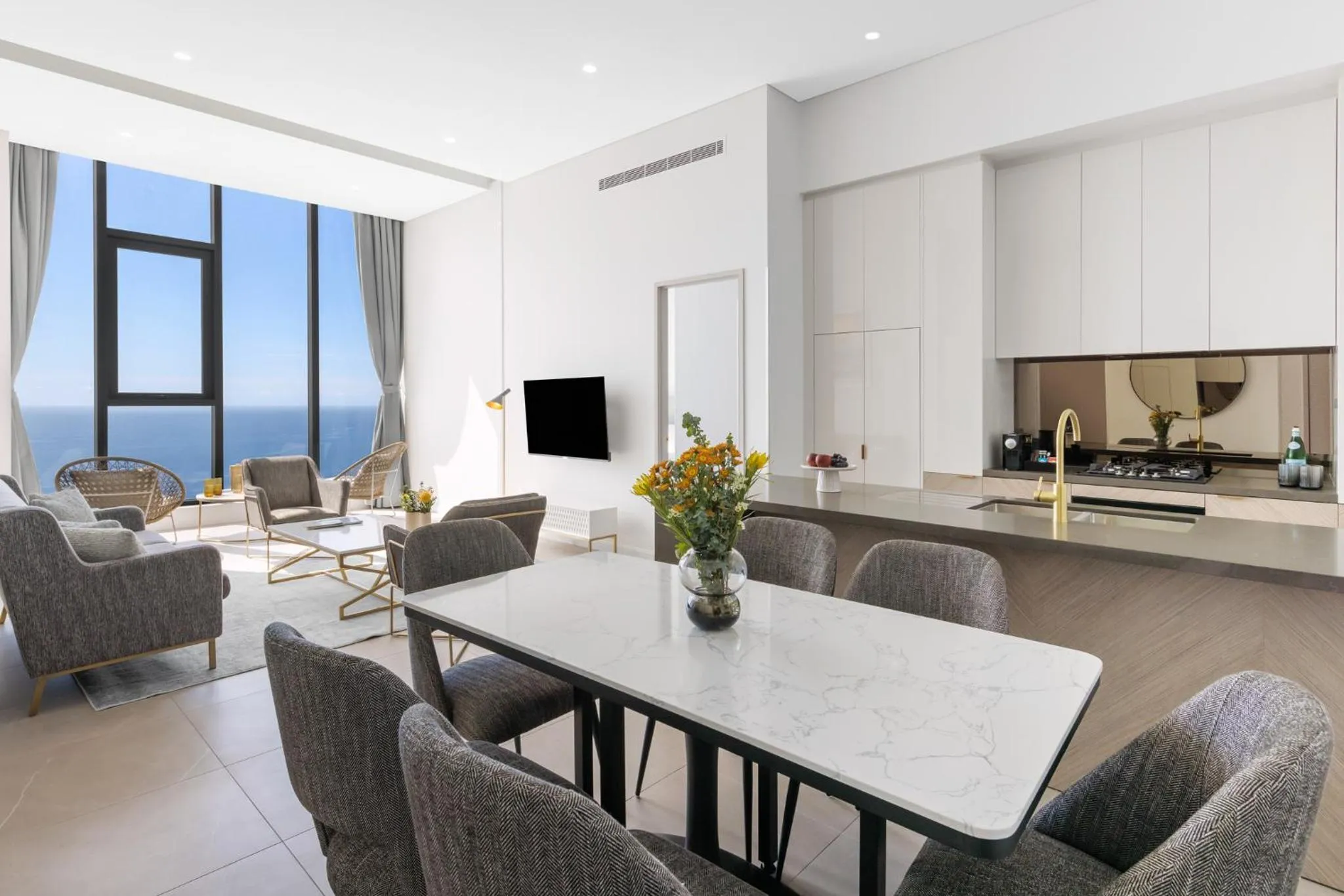 TV and multimedia in Meriton Suites Surfers Paradise