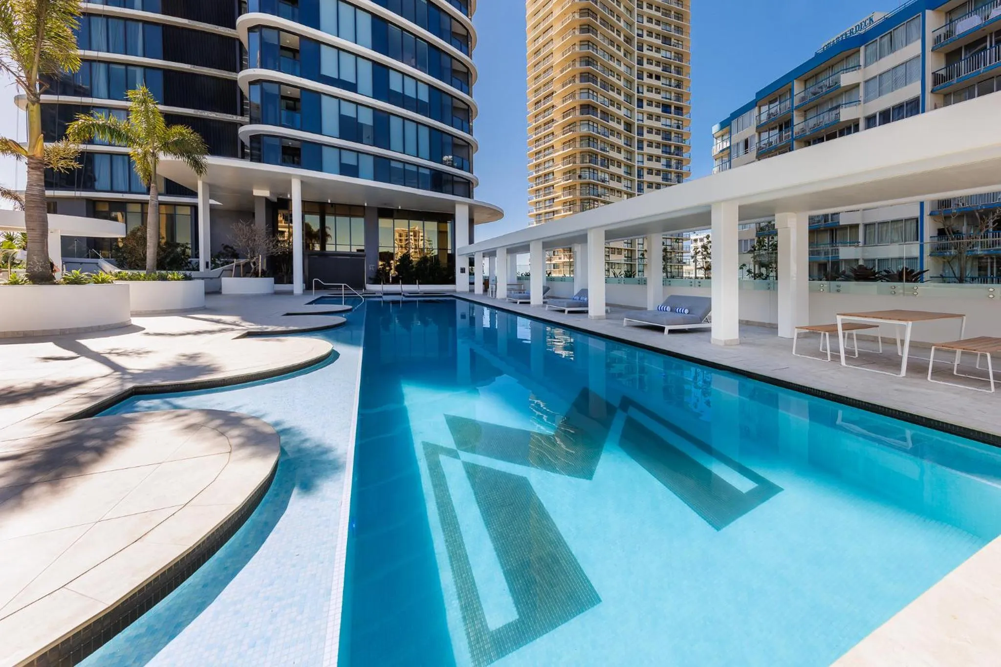 Day in Meriton Suites Surfers Paradise