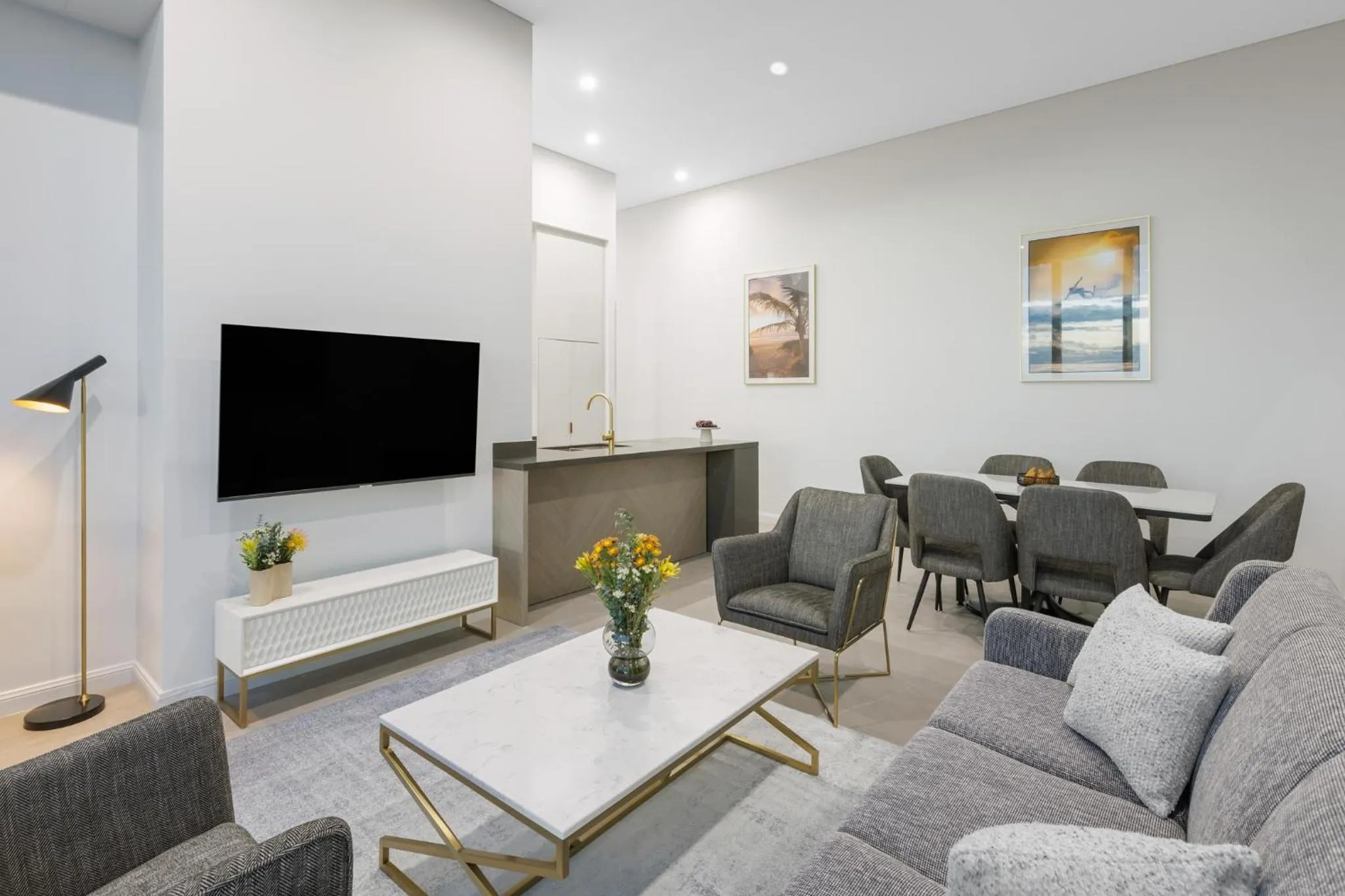 TV and multimedia in Meriton Suites Surfers Paradise