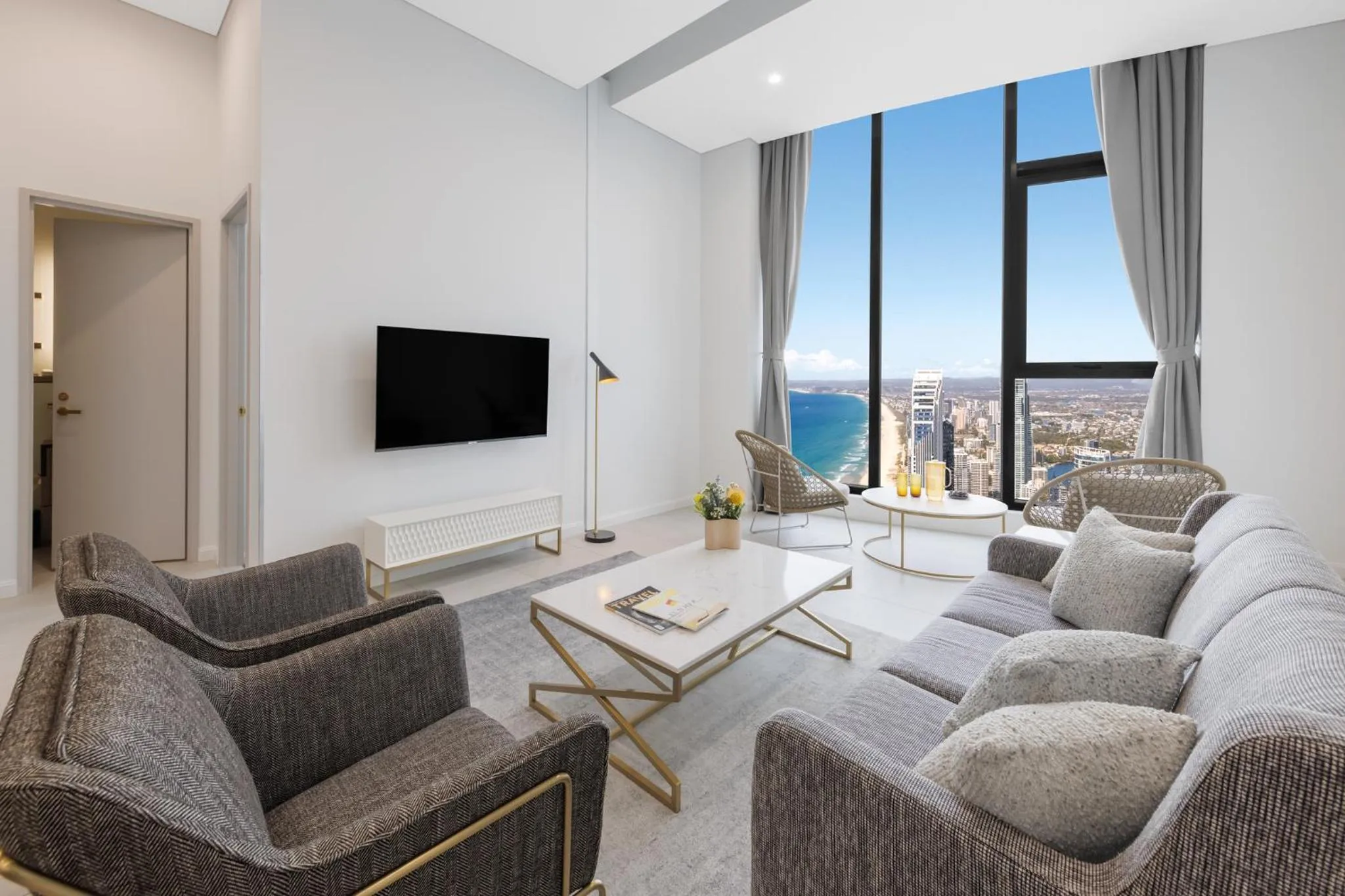 TV and multimedia in Meriton Suites Surfers Paradise
