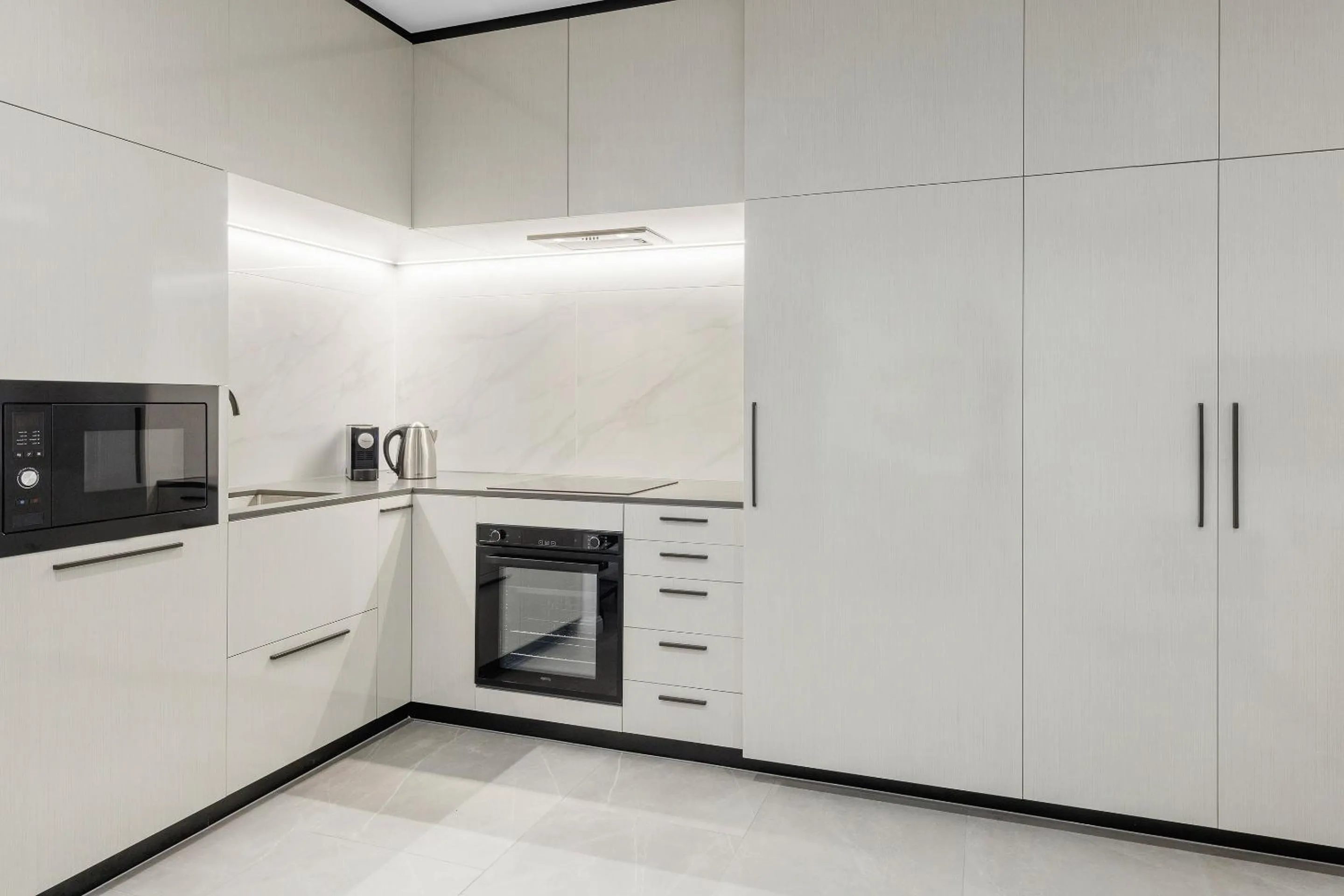 Kitchen or kitchenette in Meriton Suites Surfers Paradise