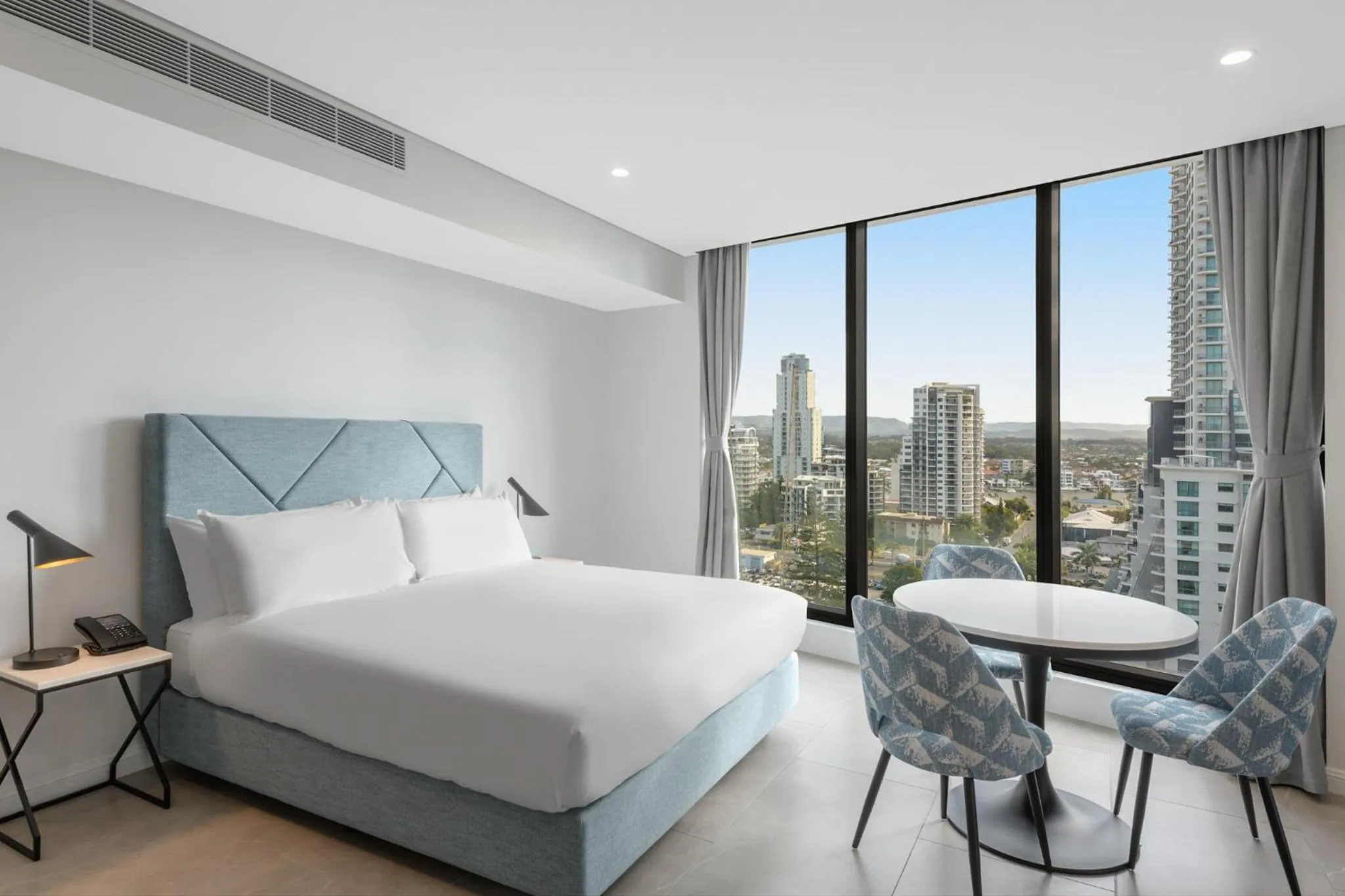 Bed in Meriton Suites Surfers Paradise