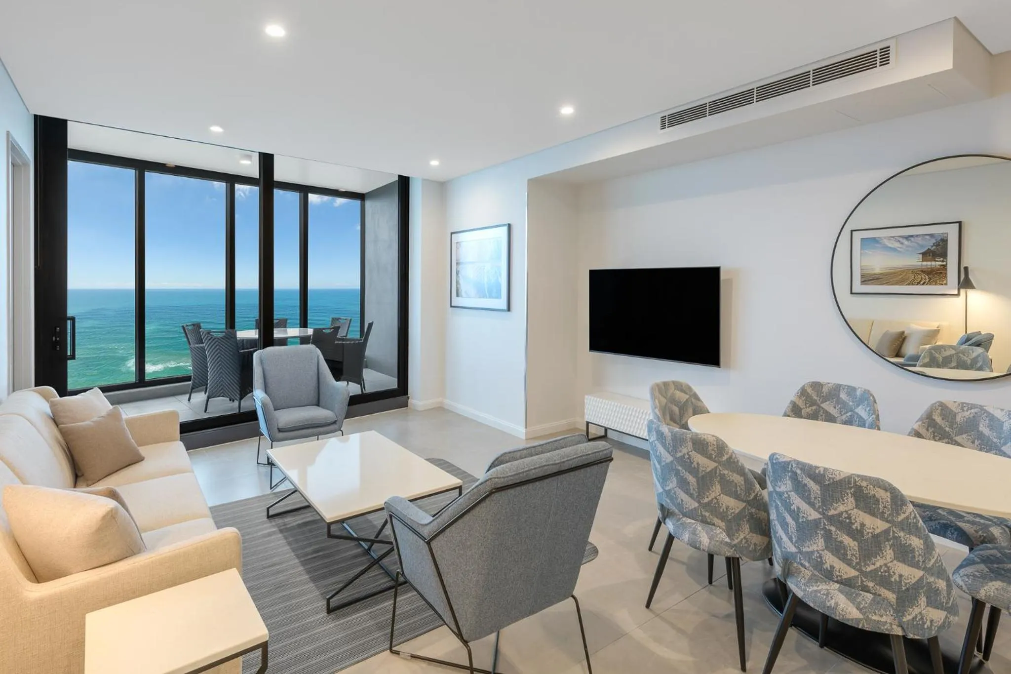 TV and multimedia in Meriton Suites Surfers Paradise