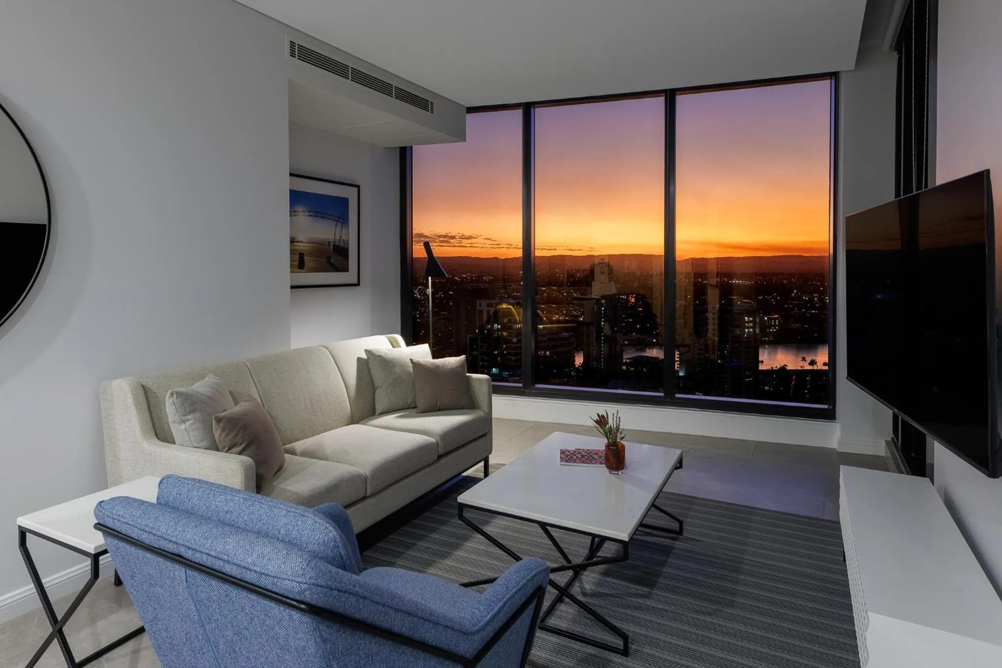 TV and multimedia in Meriton Suites Surfers Paradise