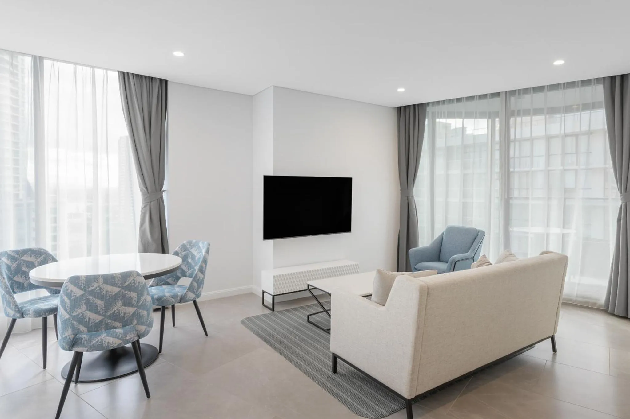 TV and multimedia in Meriton Suites Surfers Paradise