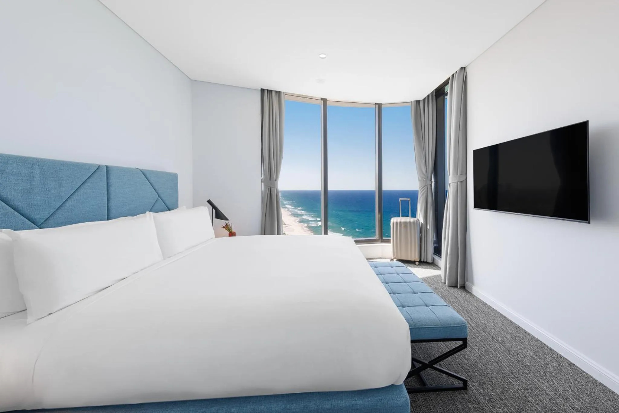 Bed in Meriton Suites Surfers Paradise