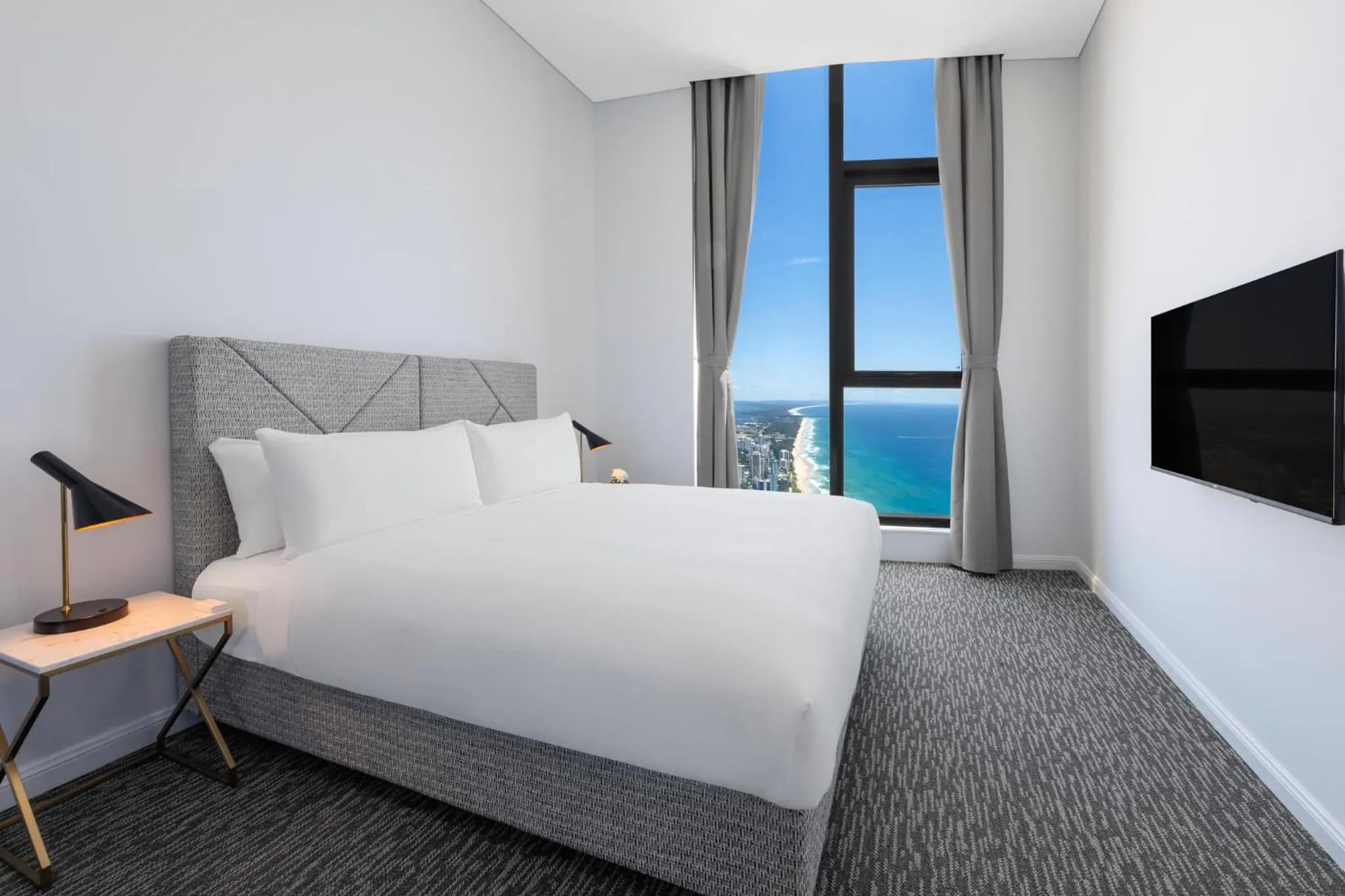 Bed in Meriton Suites Surfers Paradise