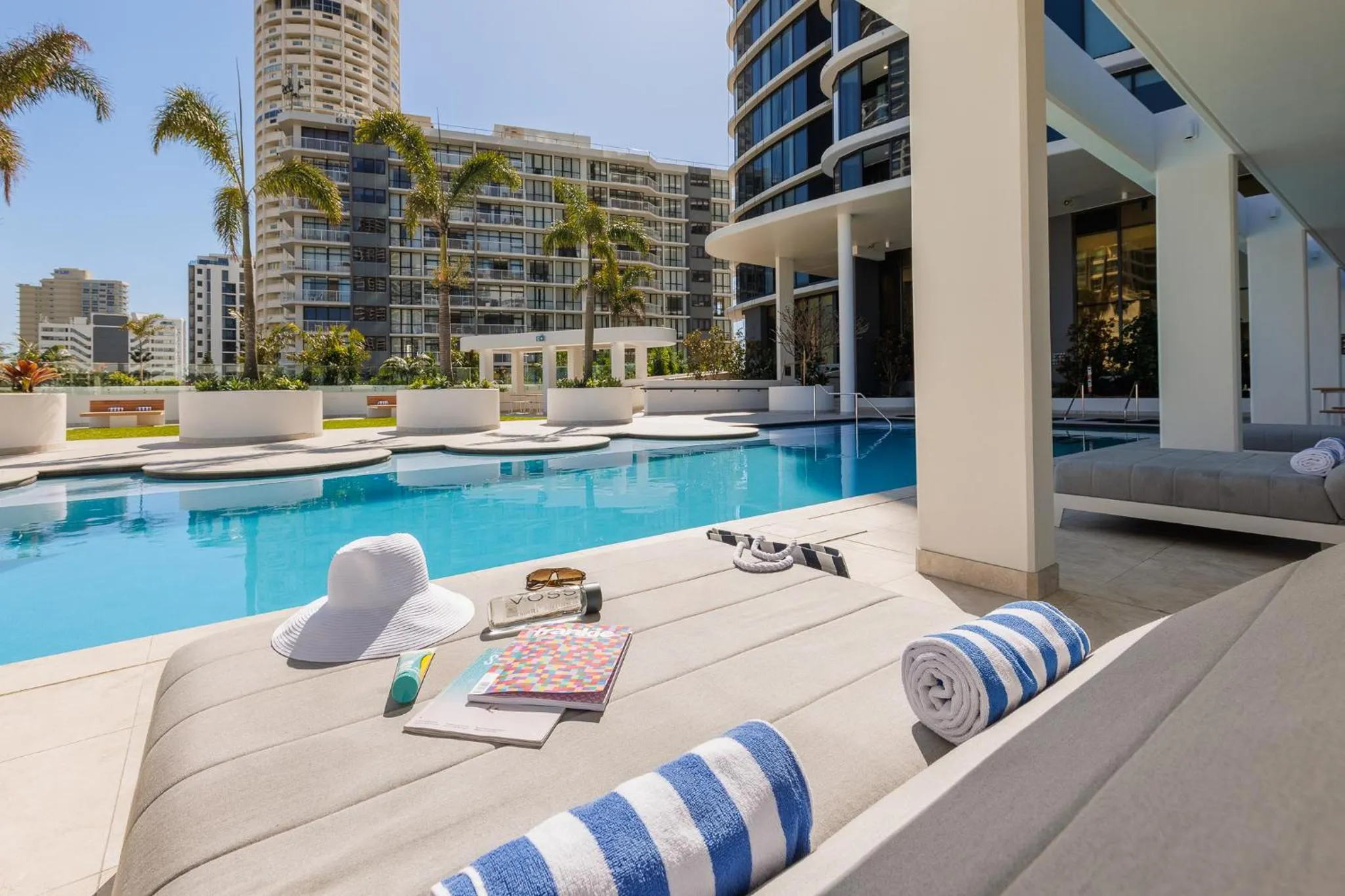 Day in Meriton Suites Surfers Paradise