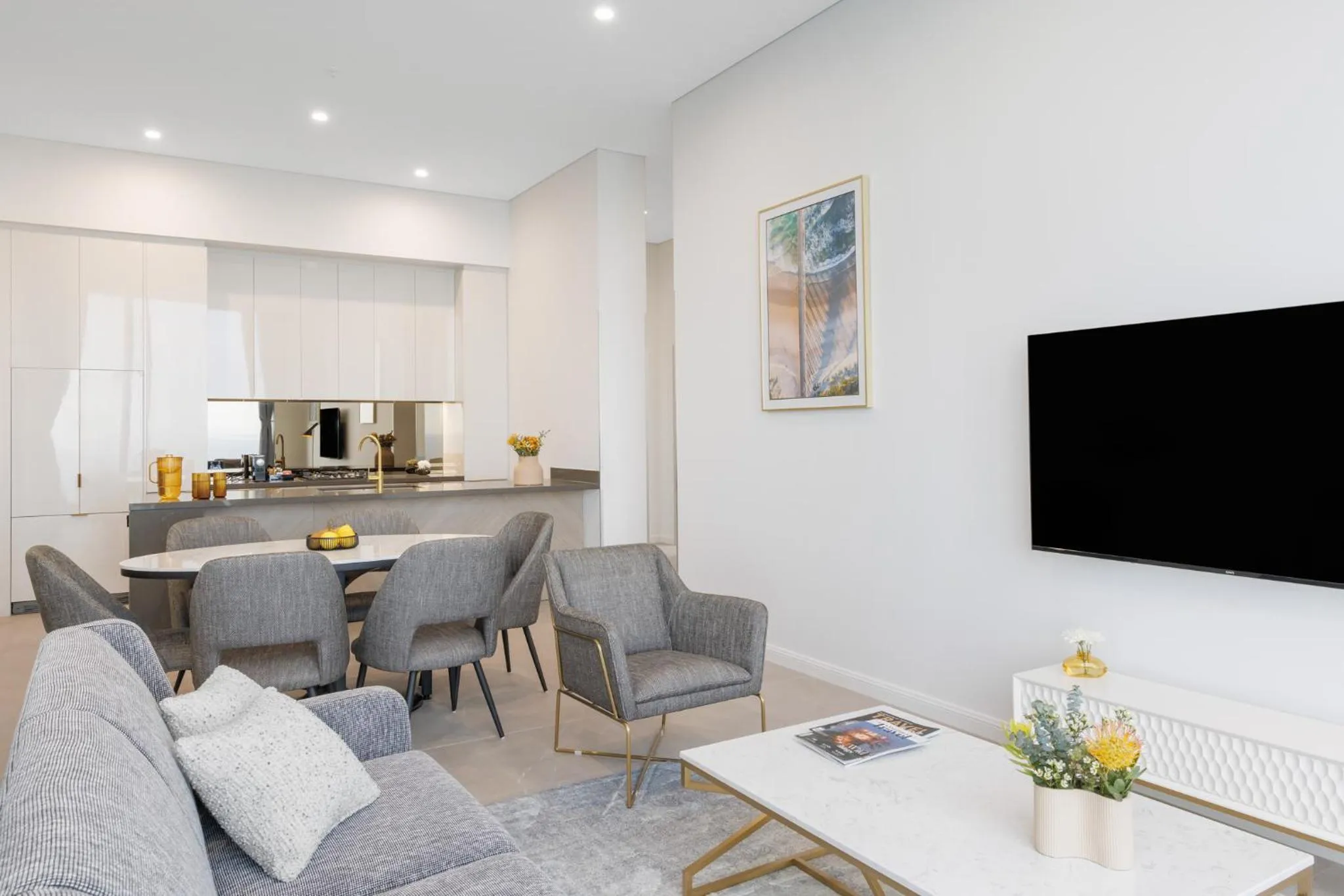 TV and multimedia in Meriton Suites Surfers Paradise