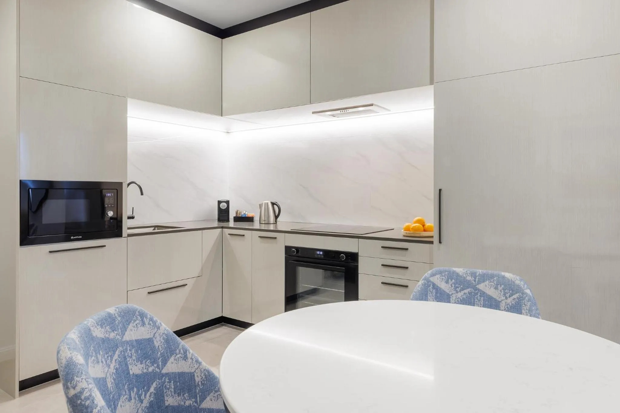 Kitchen or kitchenette in Meriton Suites Surfers Paradise