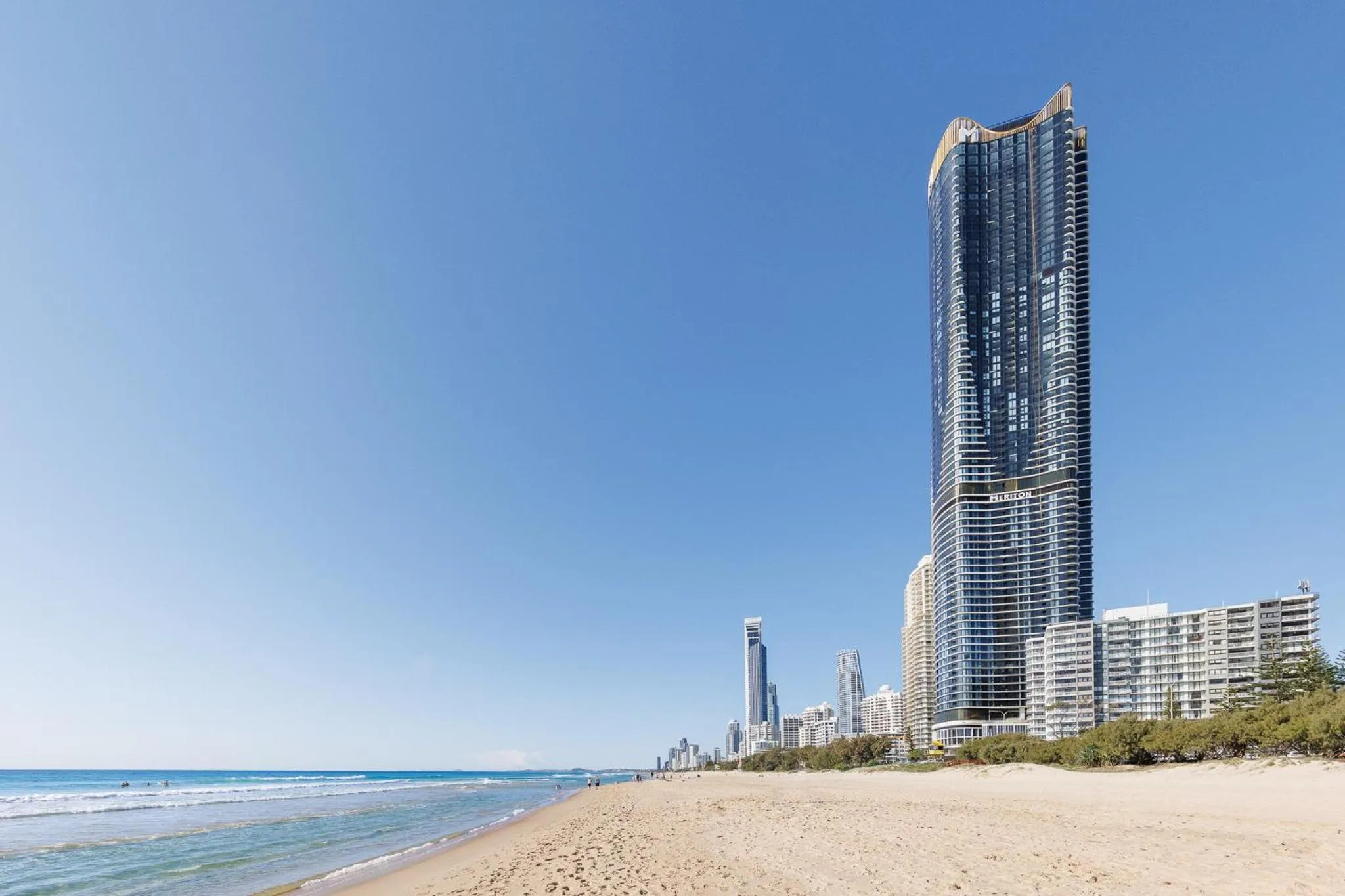 Property building in Meriton Suites Surfers Paradise