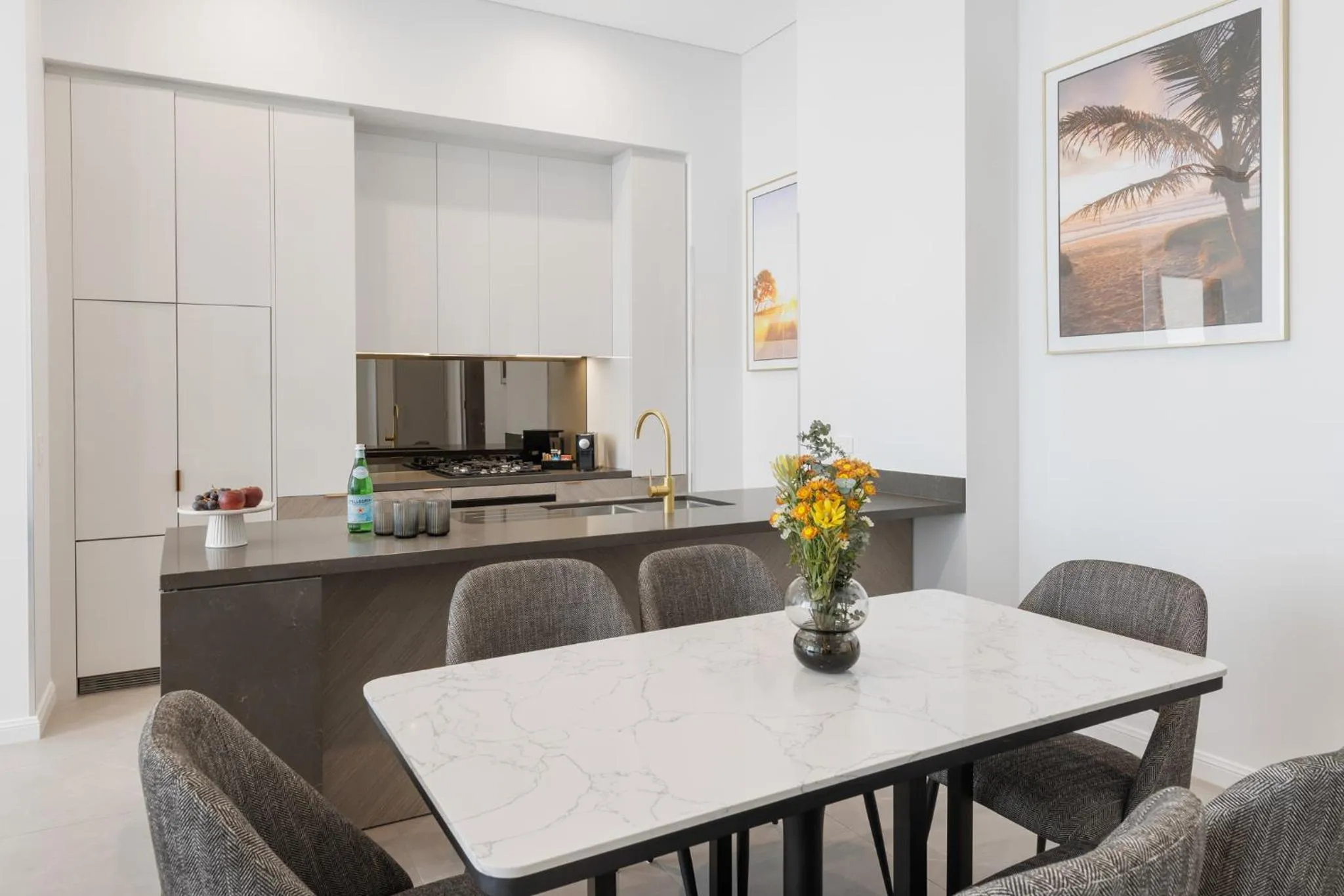 Kitchen or kitchenette in Meriton Suites Surfers Paradise