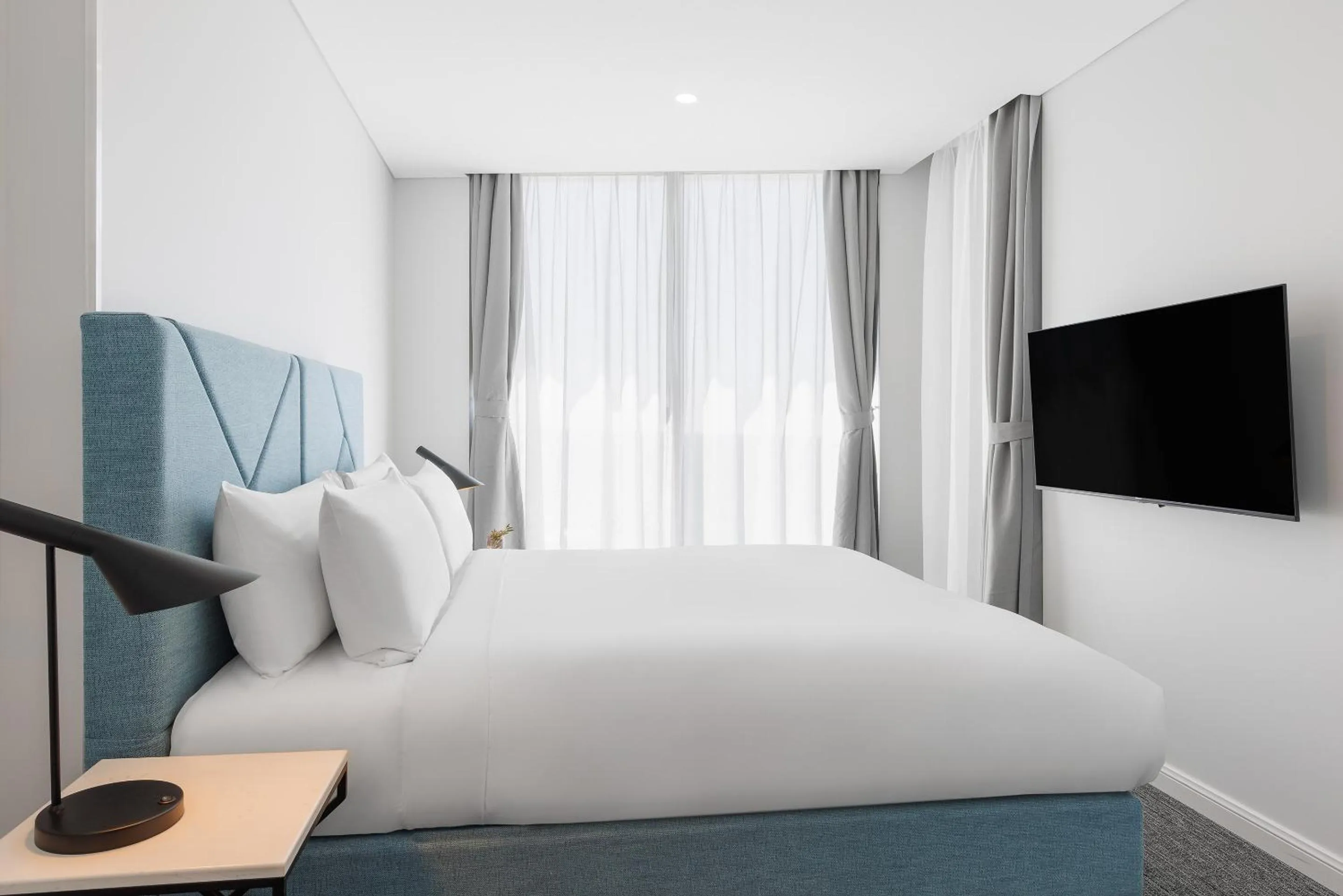 Bedroom, Bed in Meriton Suites Surfers Paradise