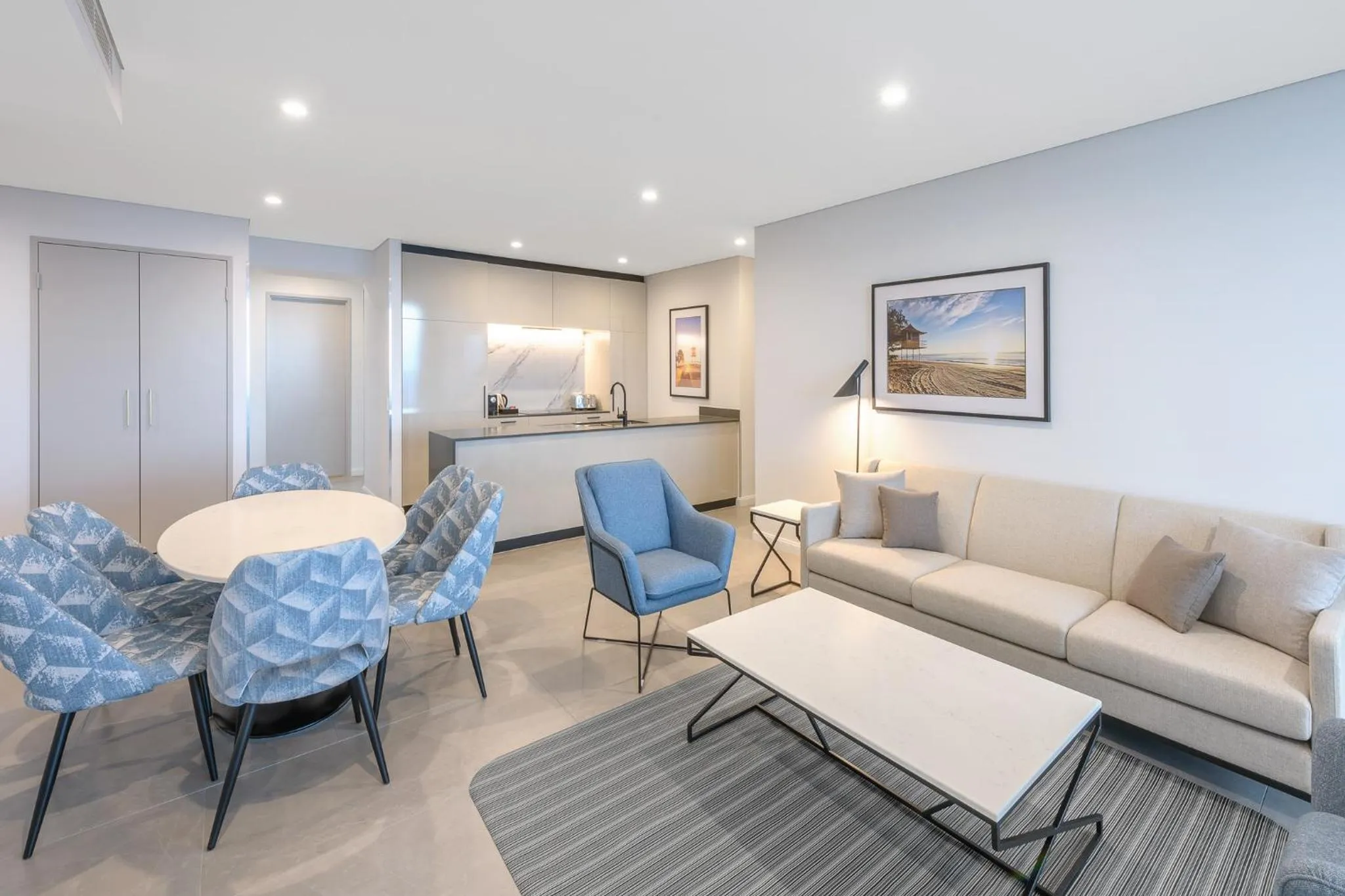 Kitchen or kitchenette in Meriton Suites Surfers Paradise