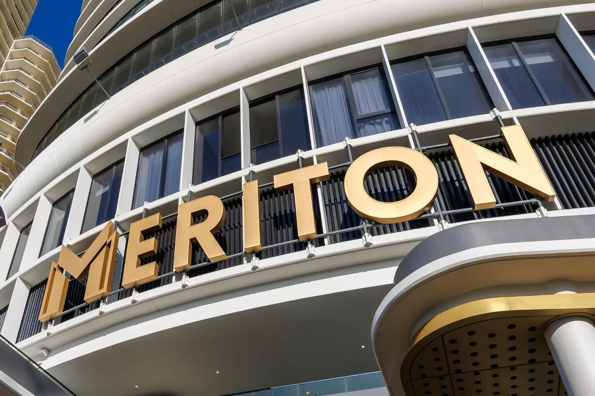 Property building in Meriton Suites Surfers Paradise