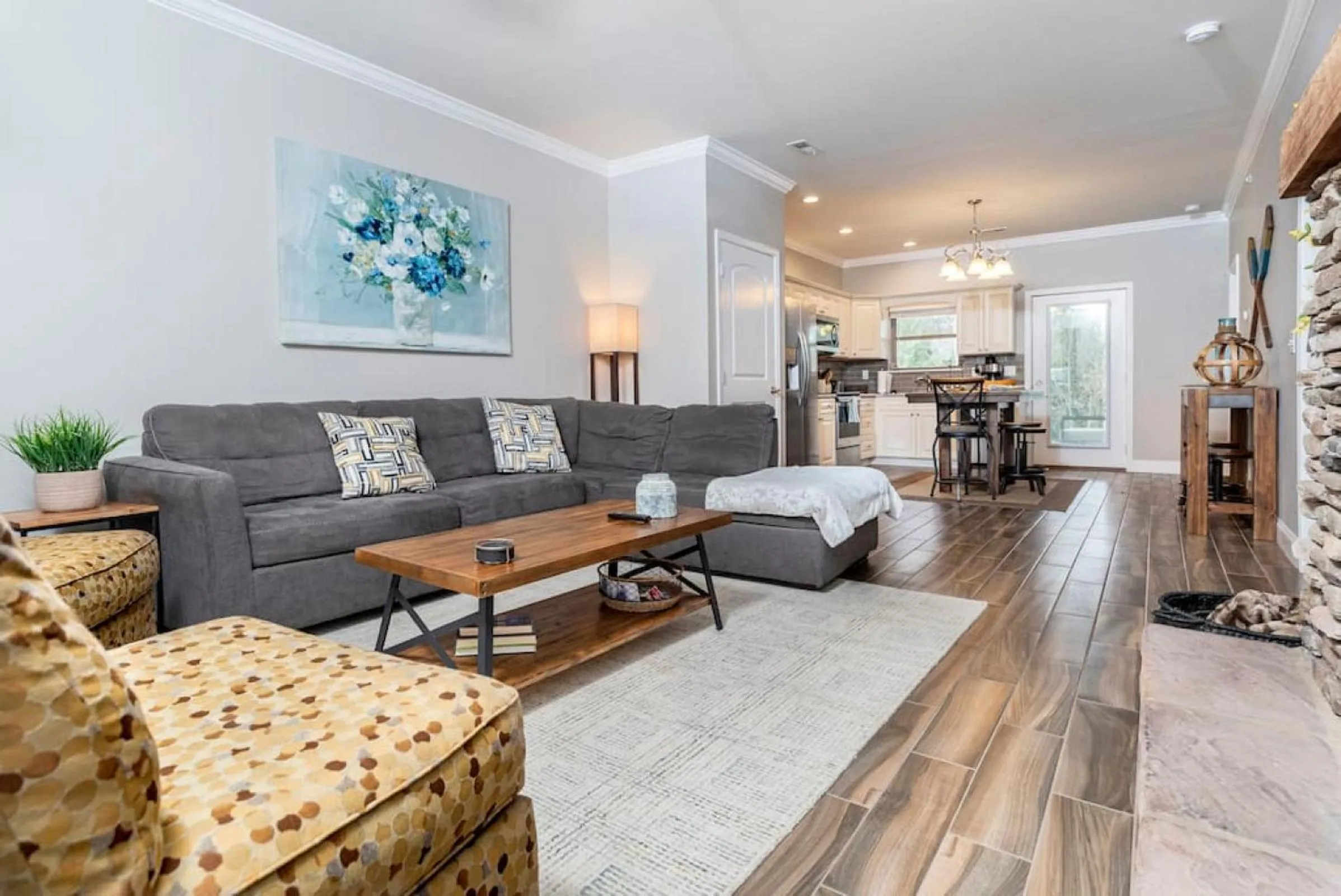 Seating area in Gorgeous Cades Cove Condo with Community Pool