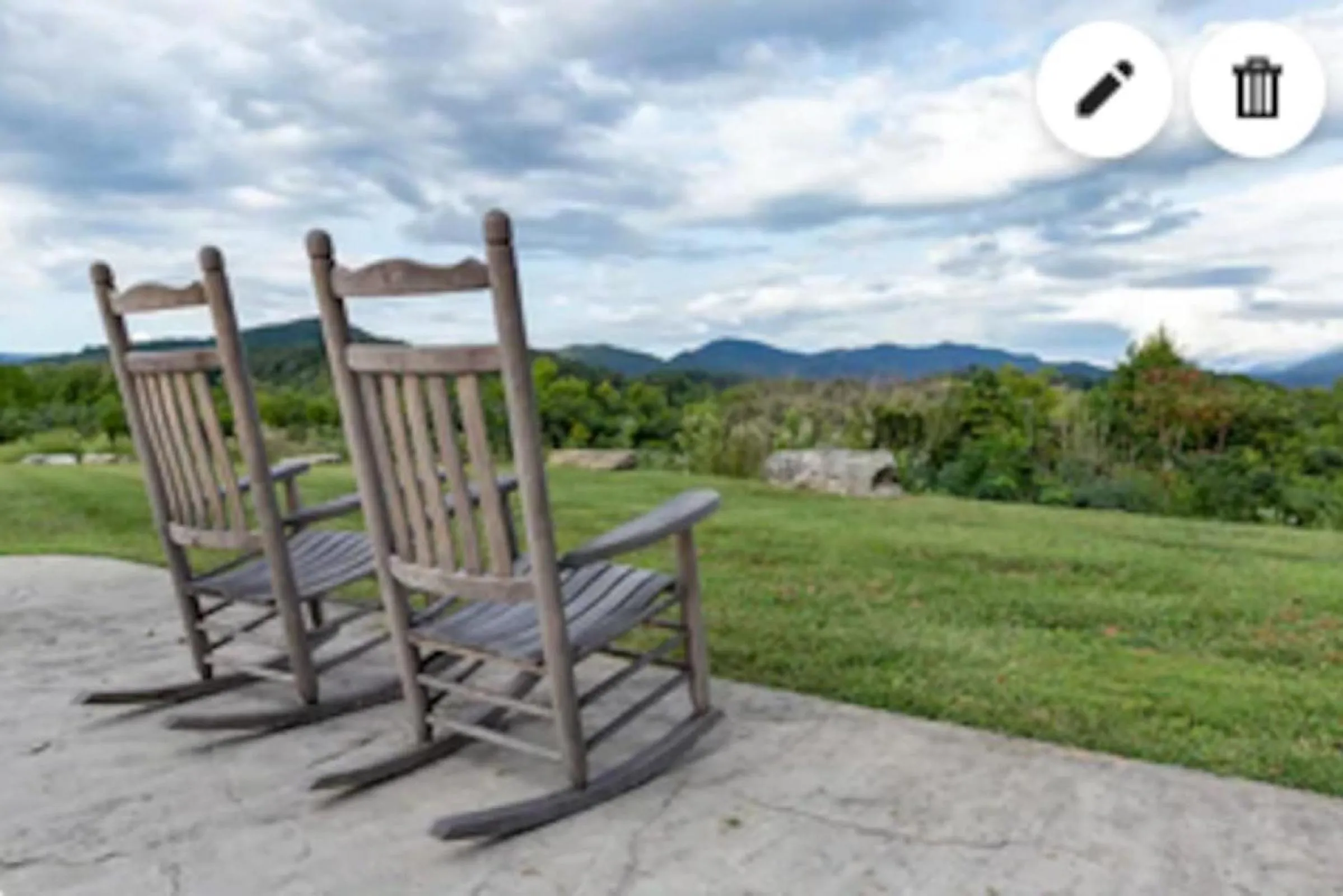 Mountain view in Gorgeous Cades Cove Condo with Community Pool
