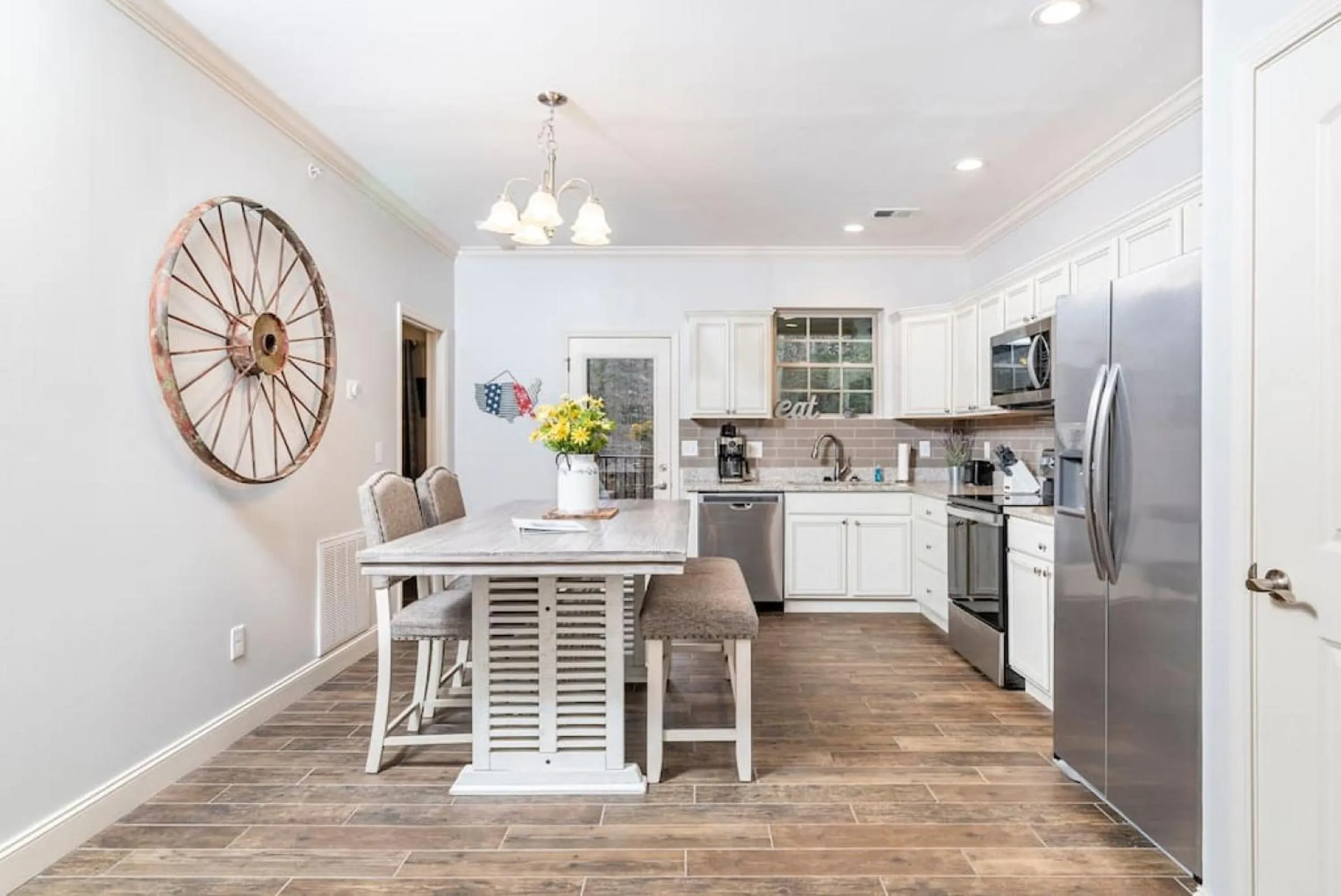 Kitchen or kitchenette in Elegant Cades Cove Condo with Community Pool