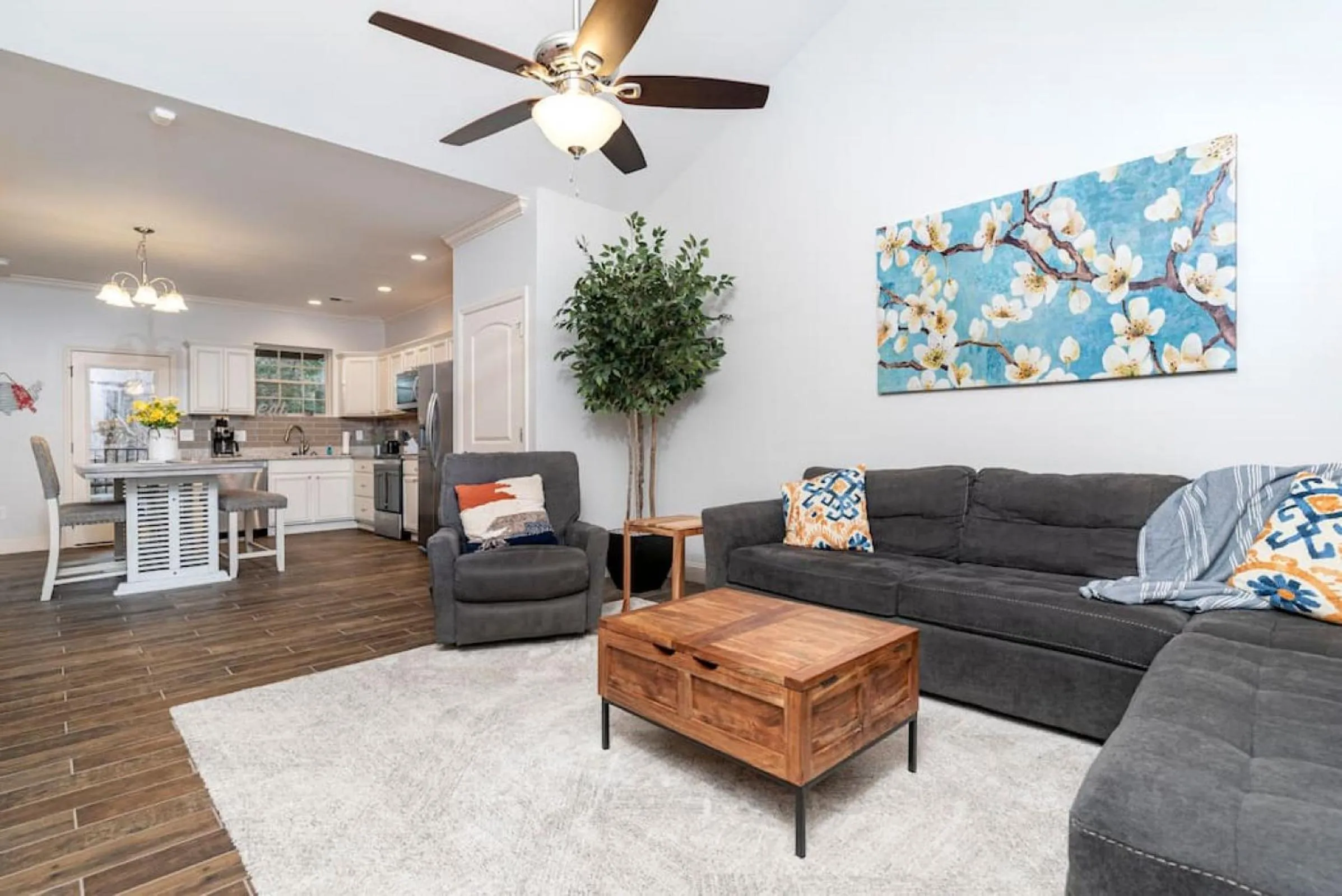 Communal lounge/ TV room in Elegant Cades Cove Condo with Community Pool