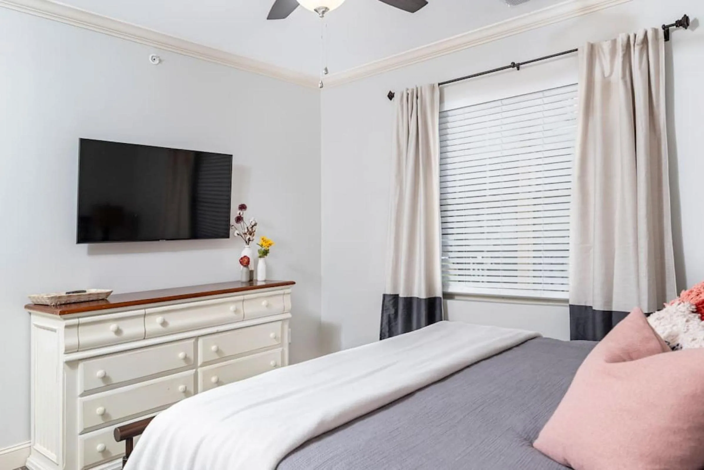 Bedroom, Bed in Elegant Cades Cove Condo with Community Pool