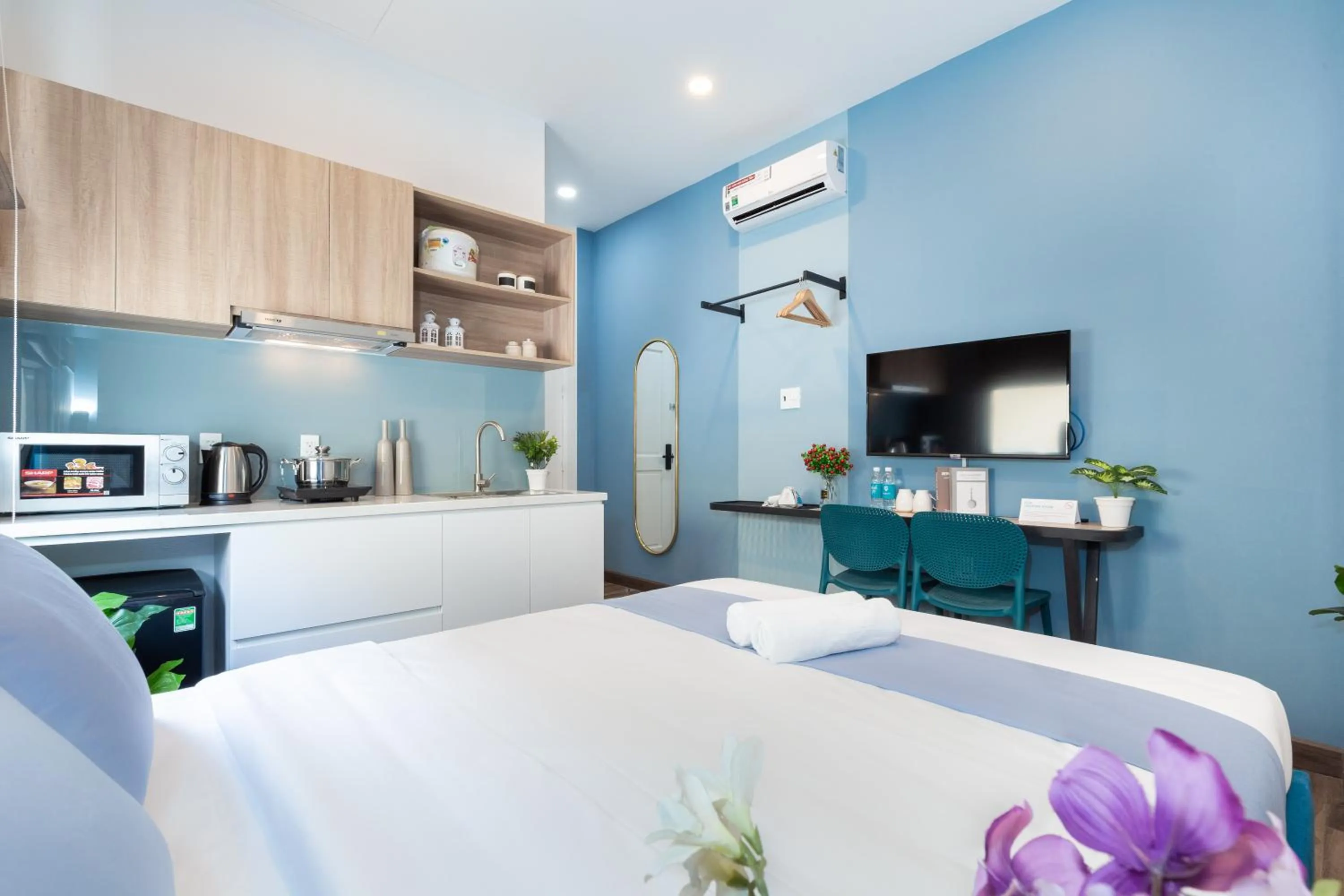 Photo of the whole room in Cozrum Homes Greena House