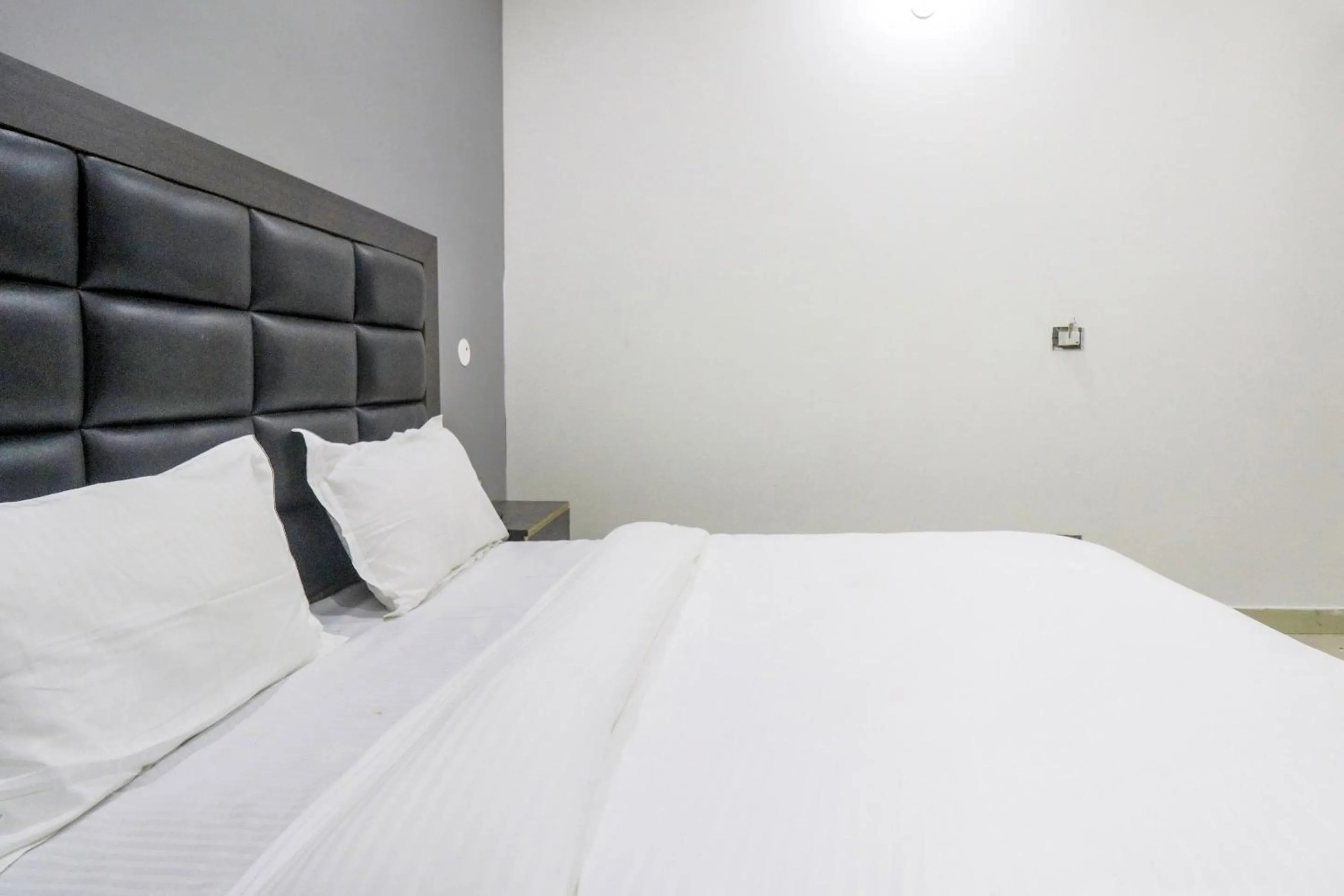 Bedroom, Bed in Collection O Mahavir Enclave Near Dashrath Puri Metro Station