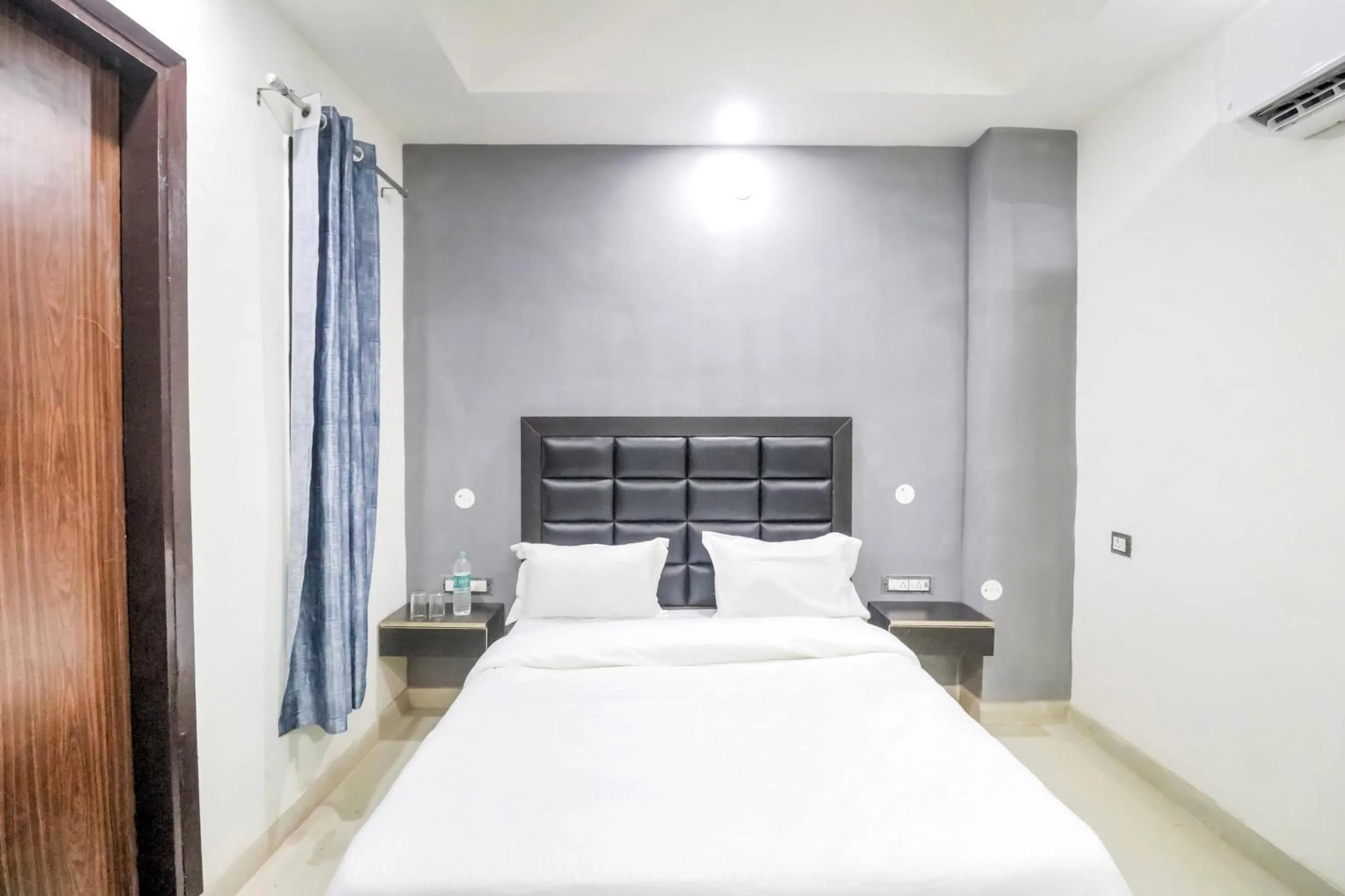 Bedroom, Bed in Collection O Mahavir Enclave Near Dashrath Puri Metro Station