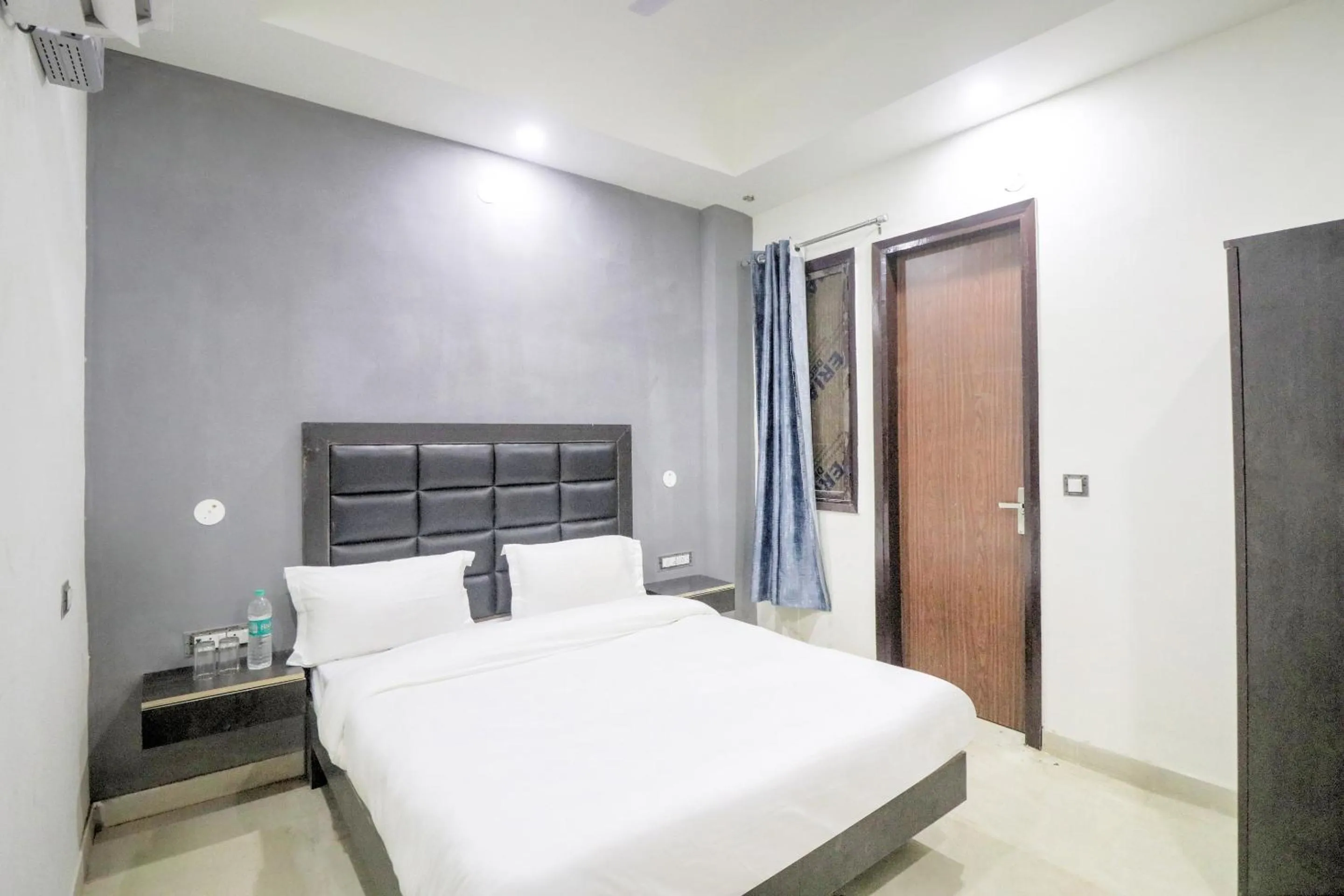 Bedroom, Bed in Collection O Mahavir Enclave Near Dashrath Puri Metro Station