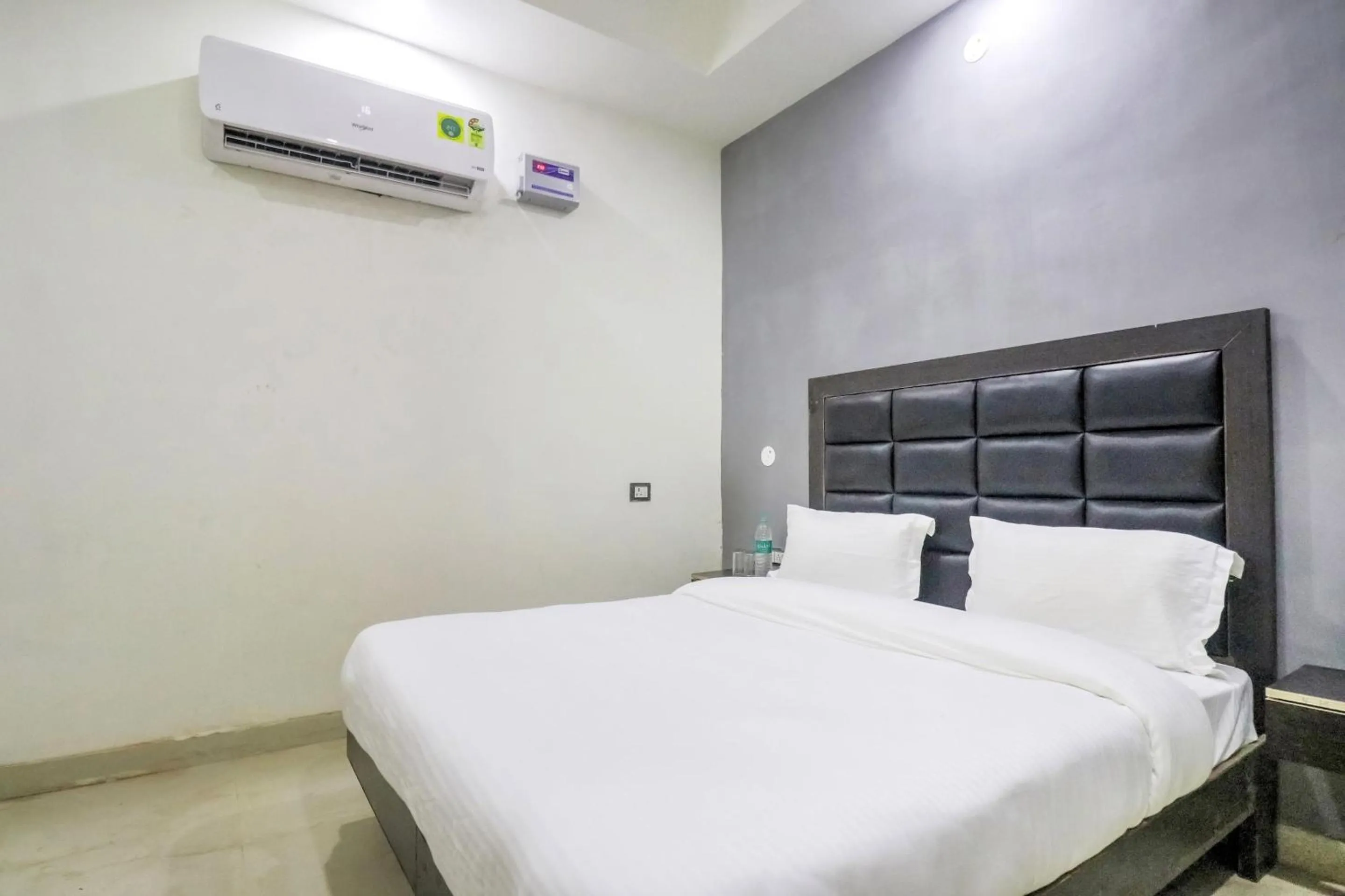 Bedroom, Bed in Collection O Mahavir Enclave Near Dashrath Puri Metro Station