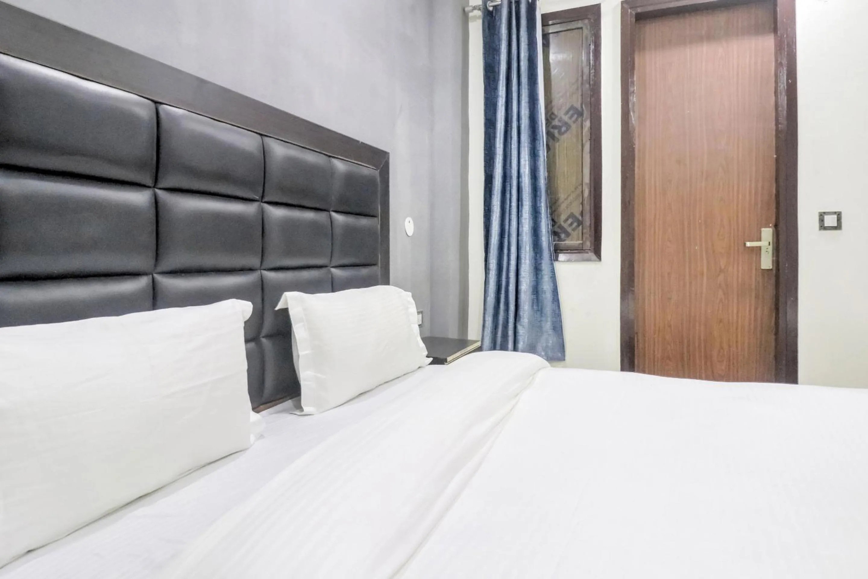 Bedroom, Bed in Collection O Mahavir Enclave Near Dashrath Puri Metro Station