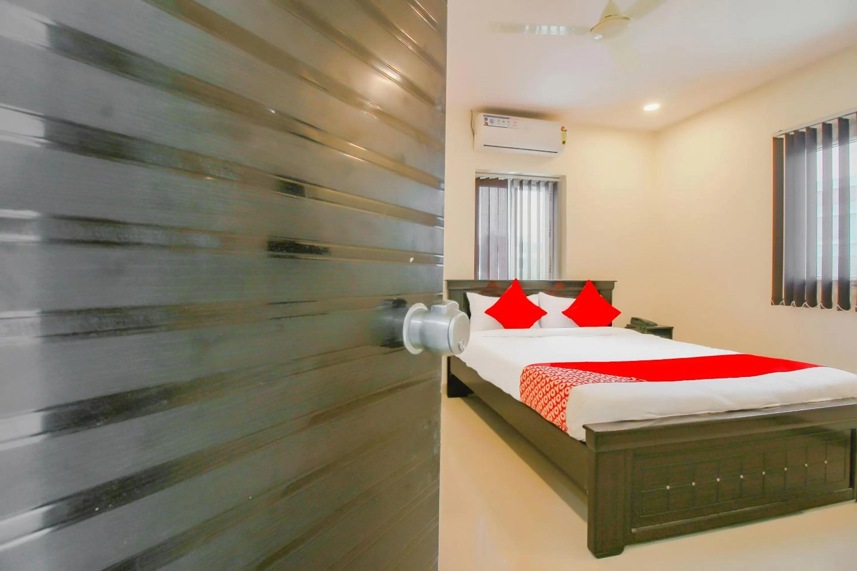 Facade/entrance, Bed in SPOT ON Pnd Complex