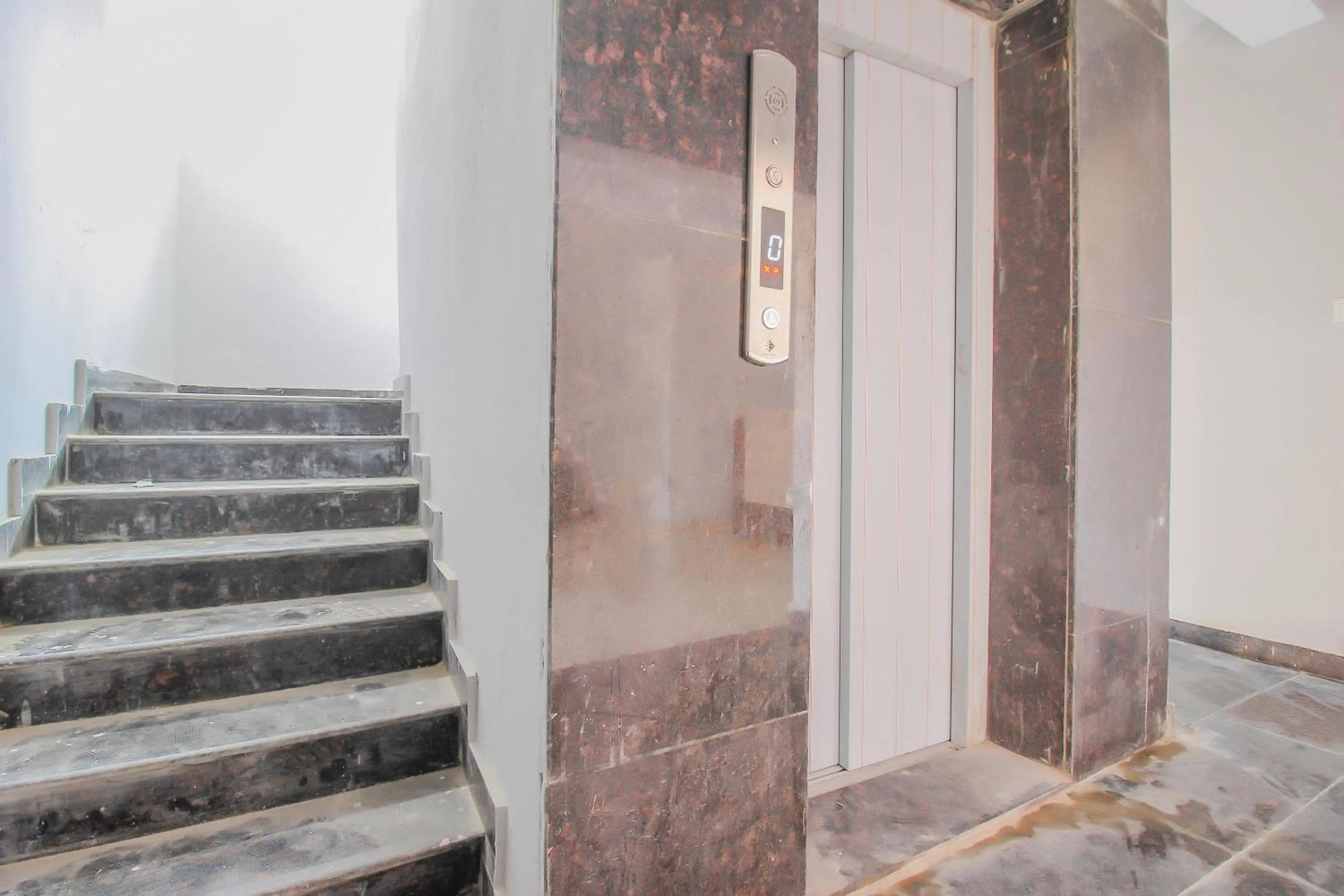 Facade/entrance in SPOT ON Pnd Complex